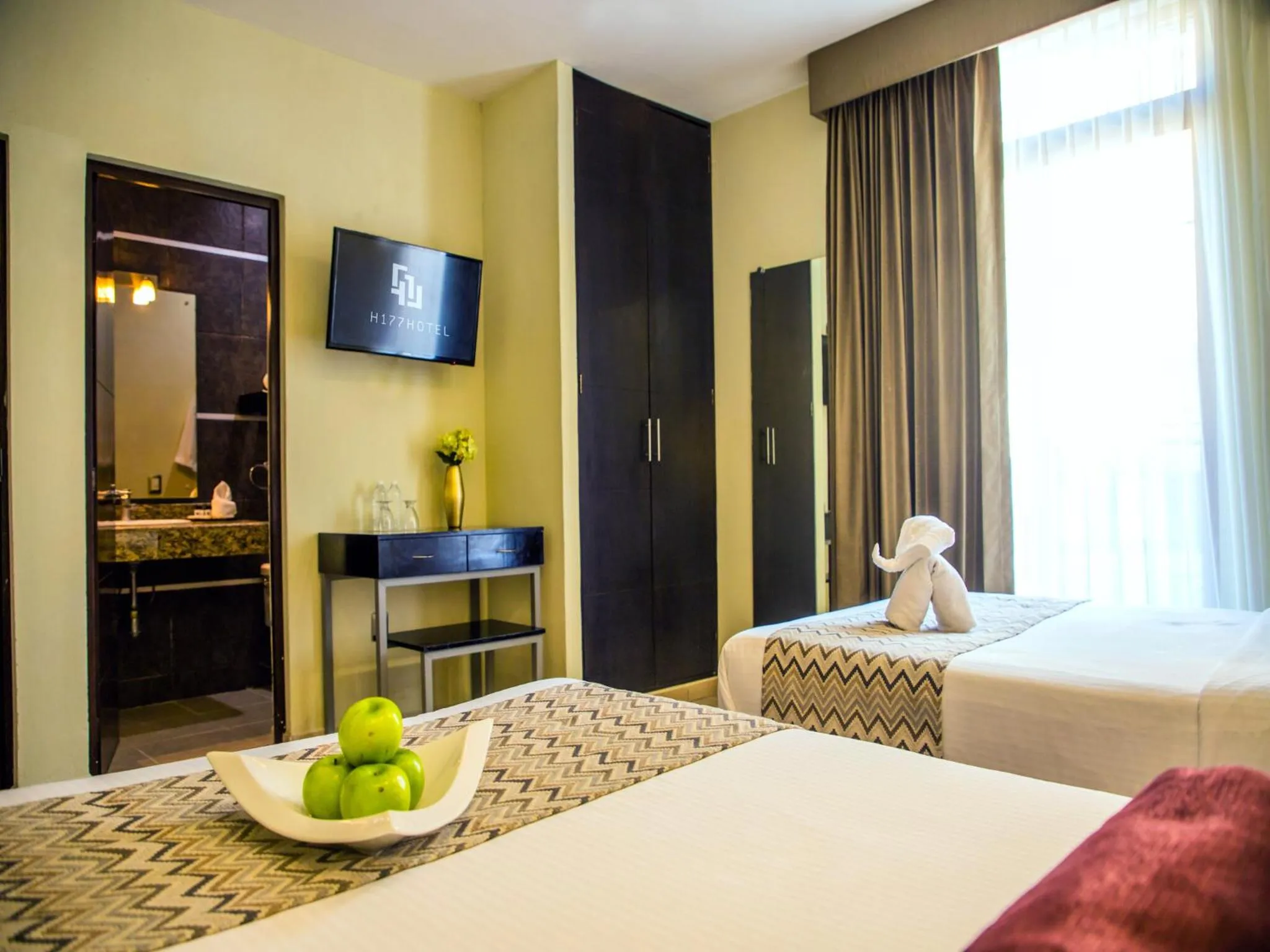 TV and multimedia, Bed in H177 Hotel