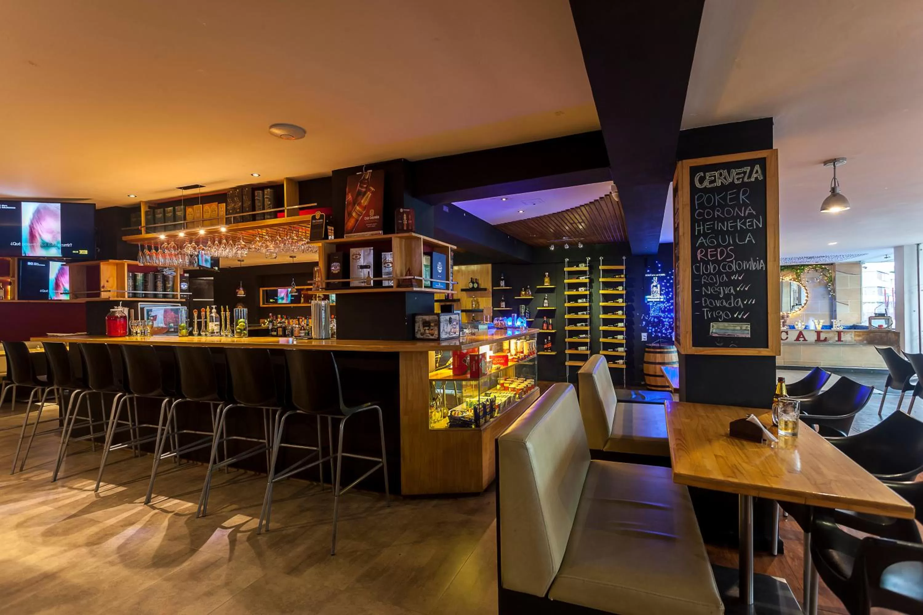 Restaurant/places to eat in Aqua Granada Hotel