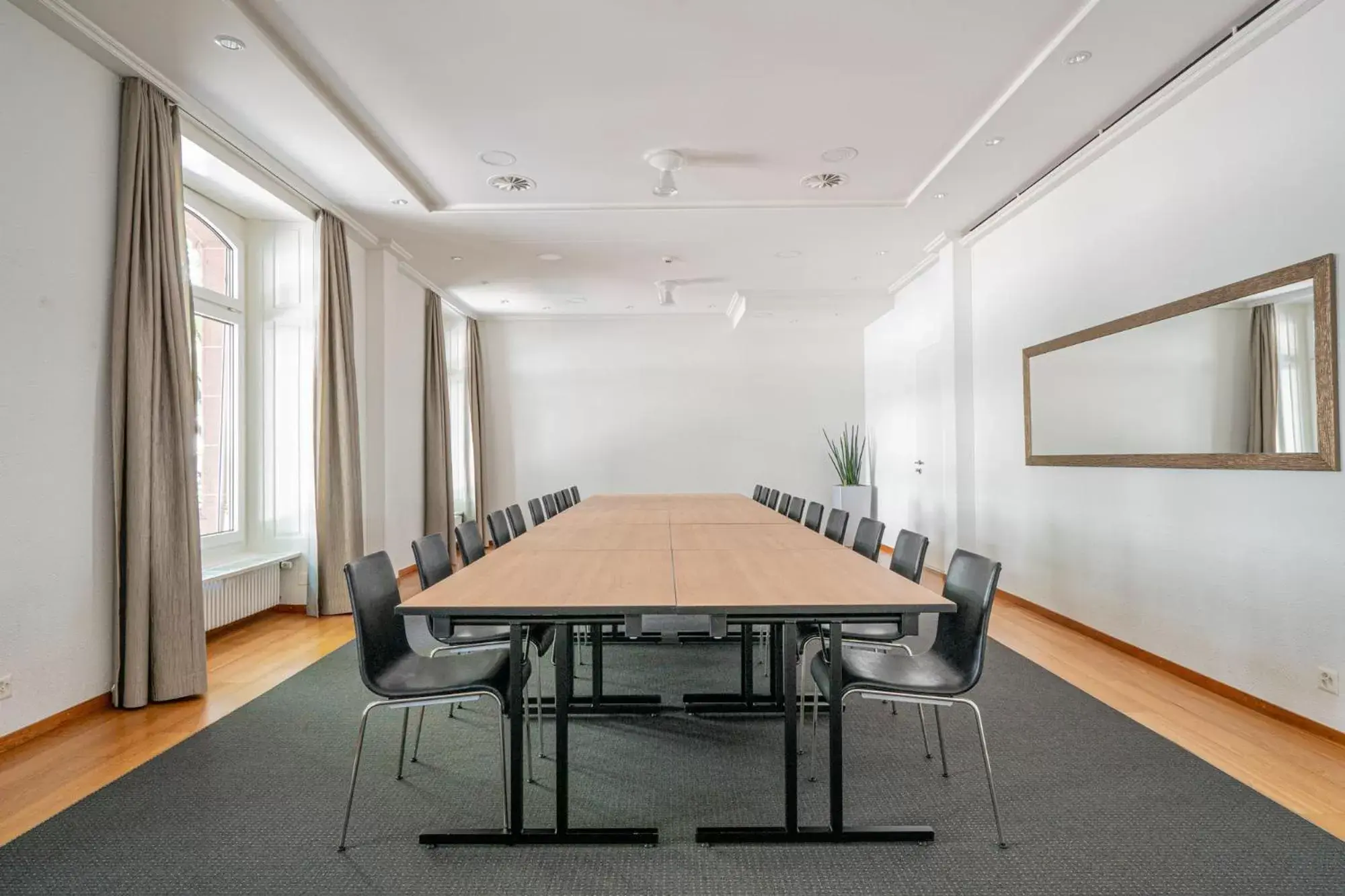 Meeting/conference room in Waldstätterhof Swiss Quality Hotel