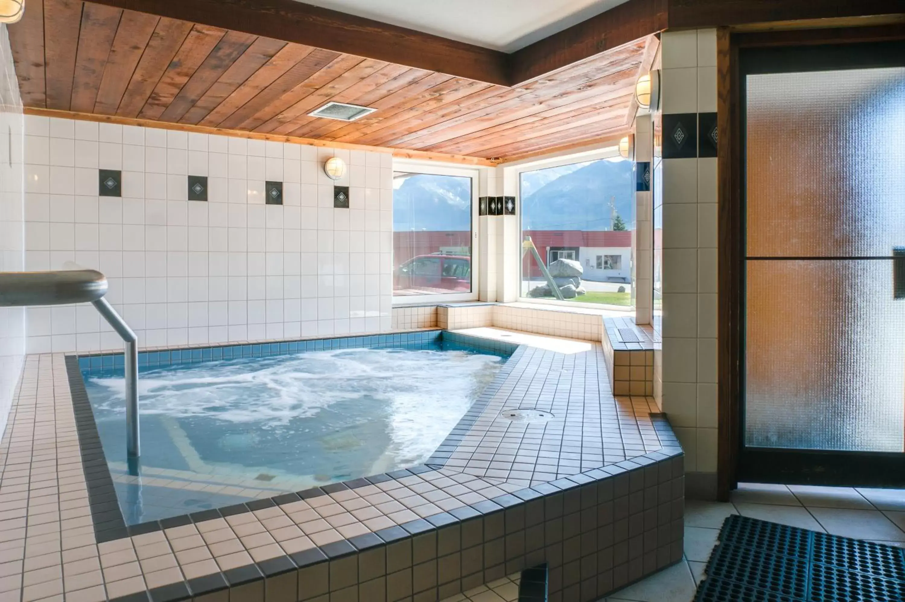 Hot Tub, Swimming Pool in Rocky Mountain Ski Lodge