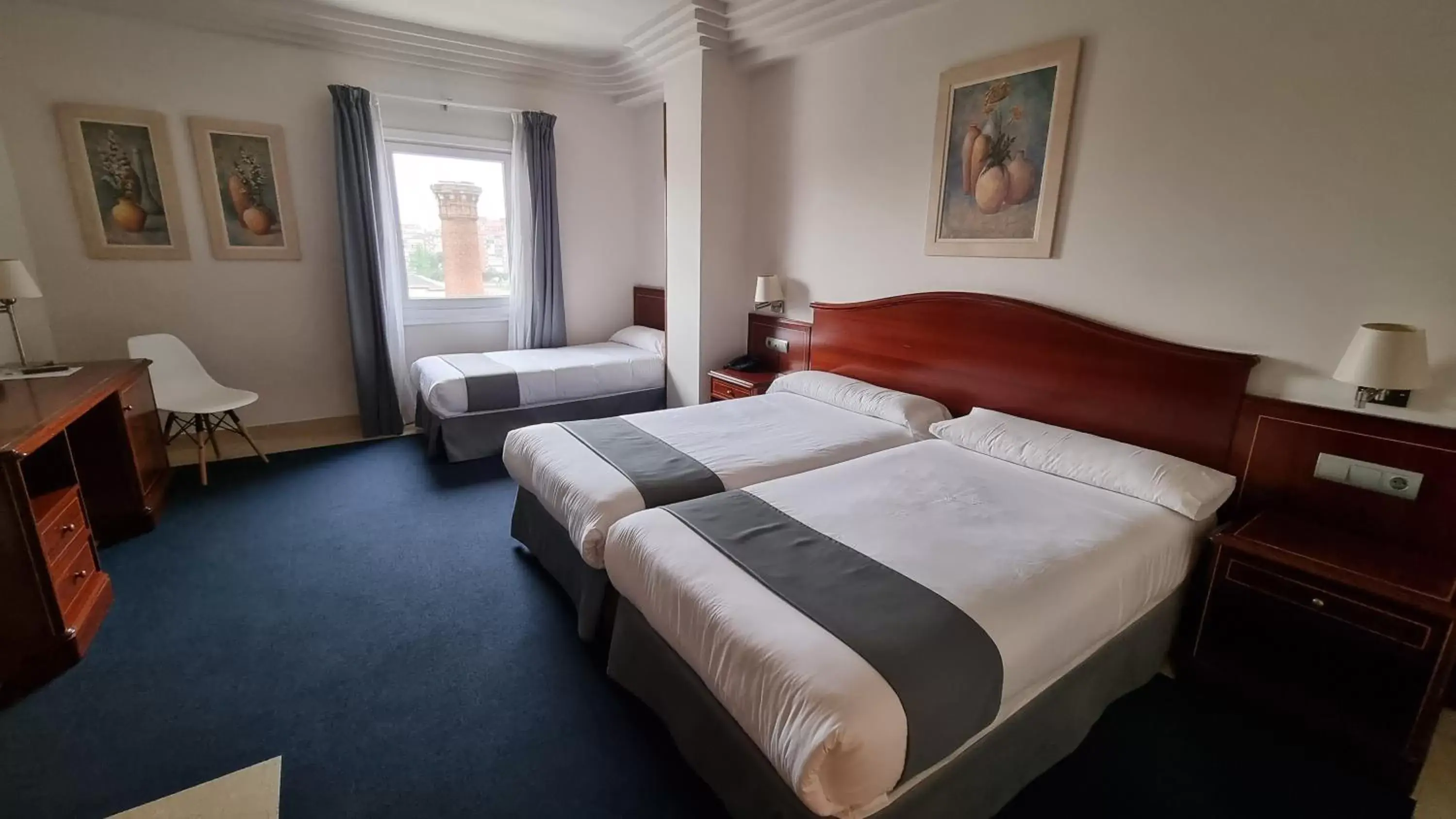 Property building, Bed in Hotel Gran Legazpi Property building, Bed in Hotel Gran Legazpi