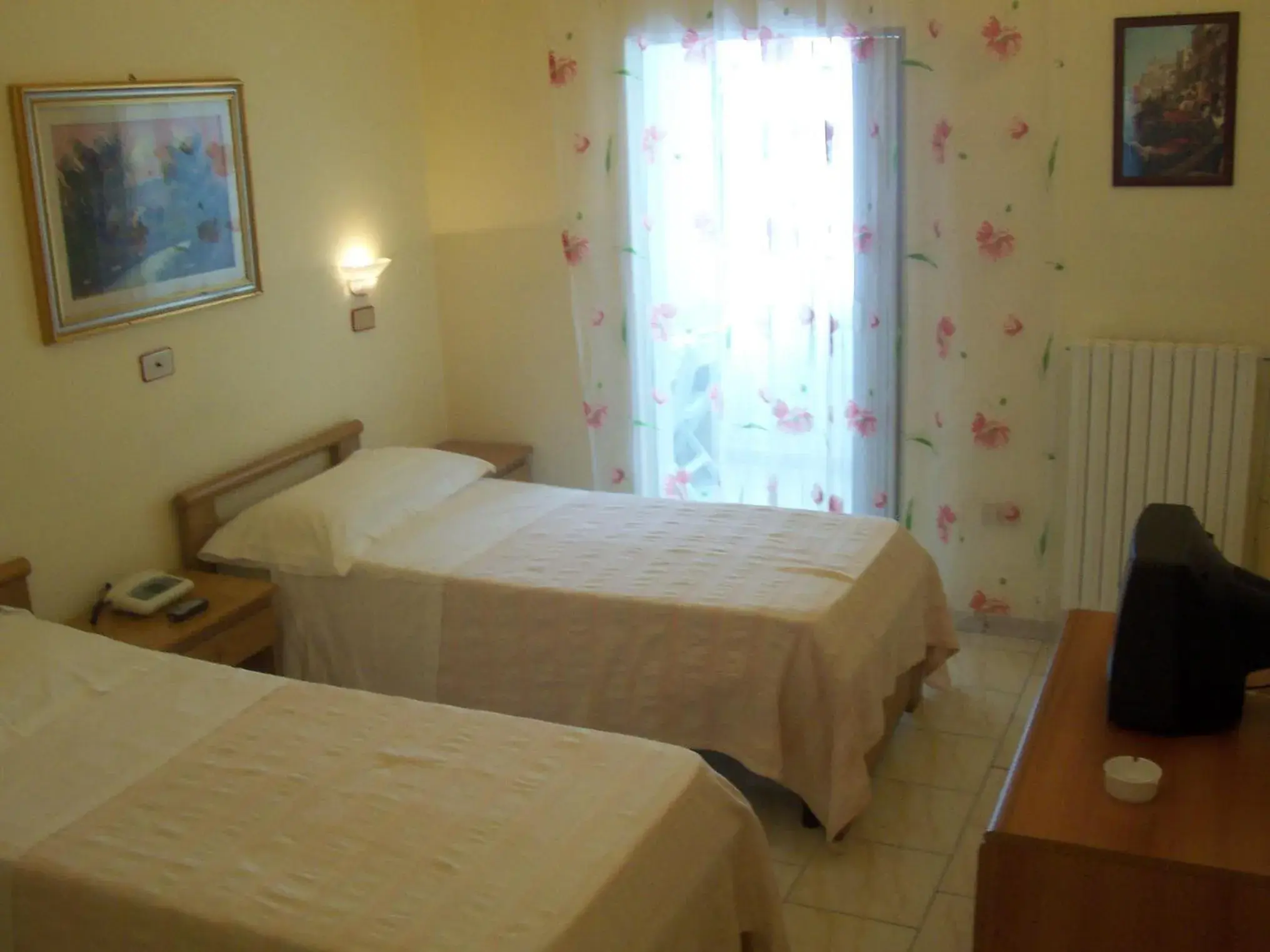 Bedroom, Bed in Hotel Pensione Romeo