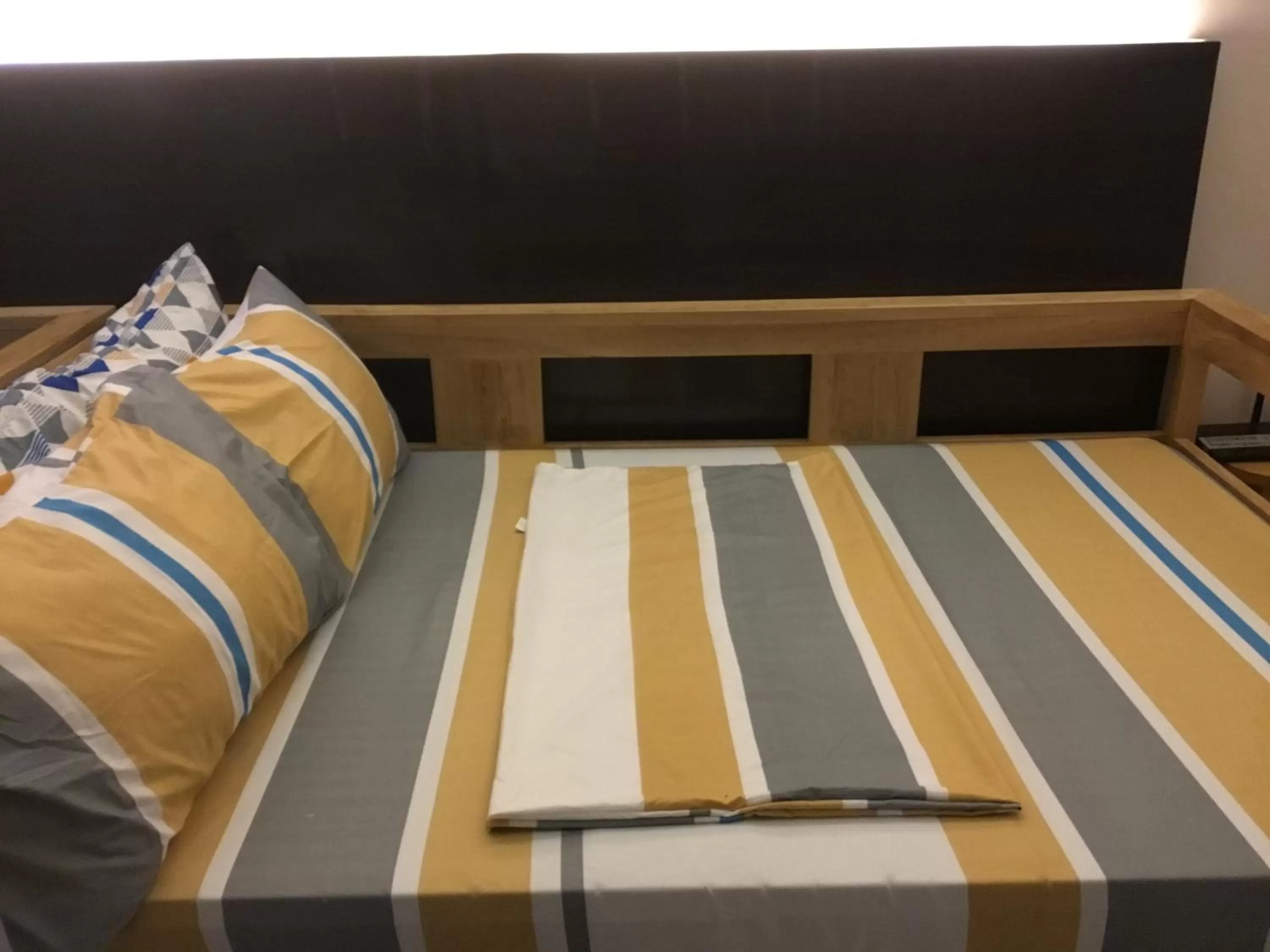 Bed in Condo with Free Swimming Pool & Viewing Deck