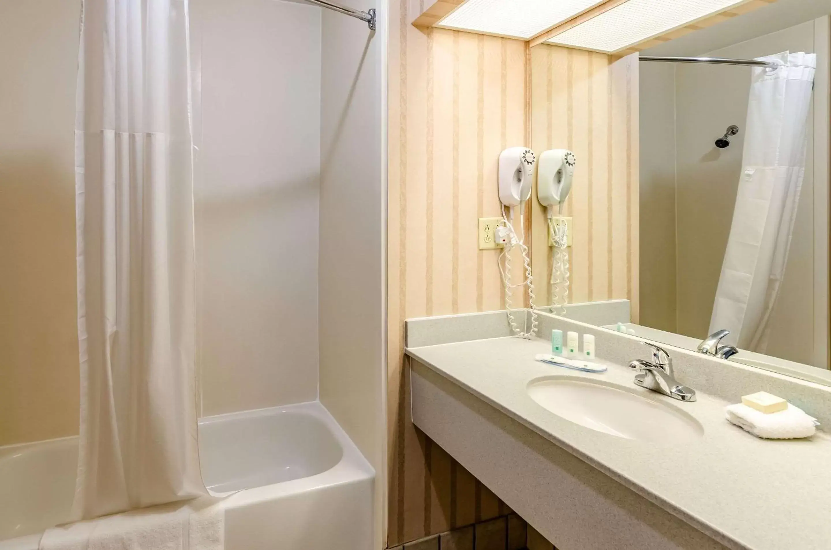 Bathroom in Quality Inn & Suites Abingdon