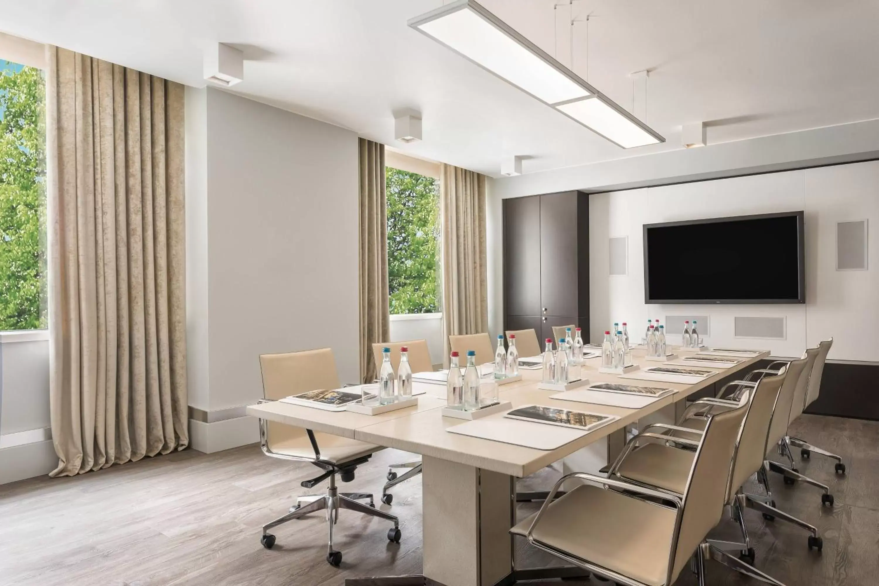 Meeting/conference room in Excelsior Hotel Gallia, a Luxury Collection Hotel, Milan