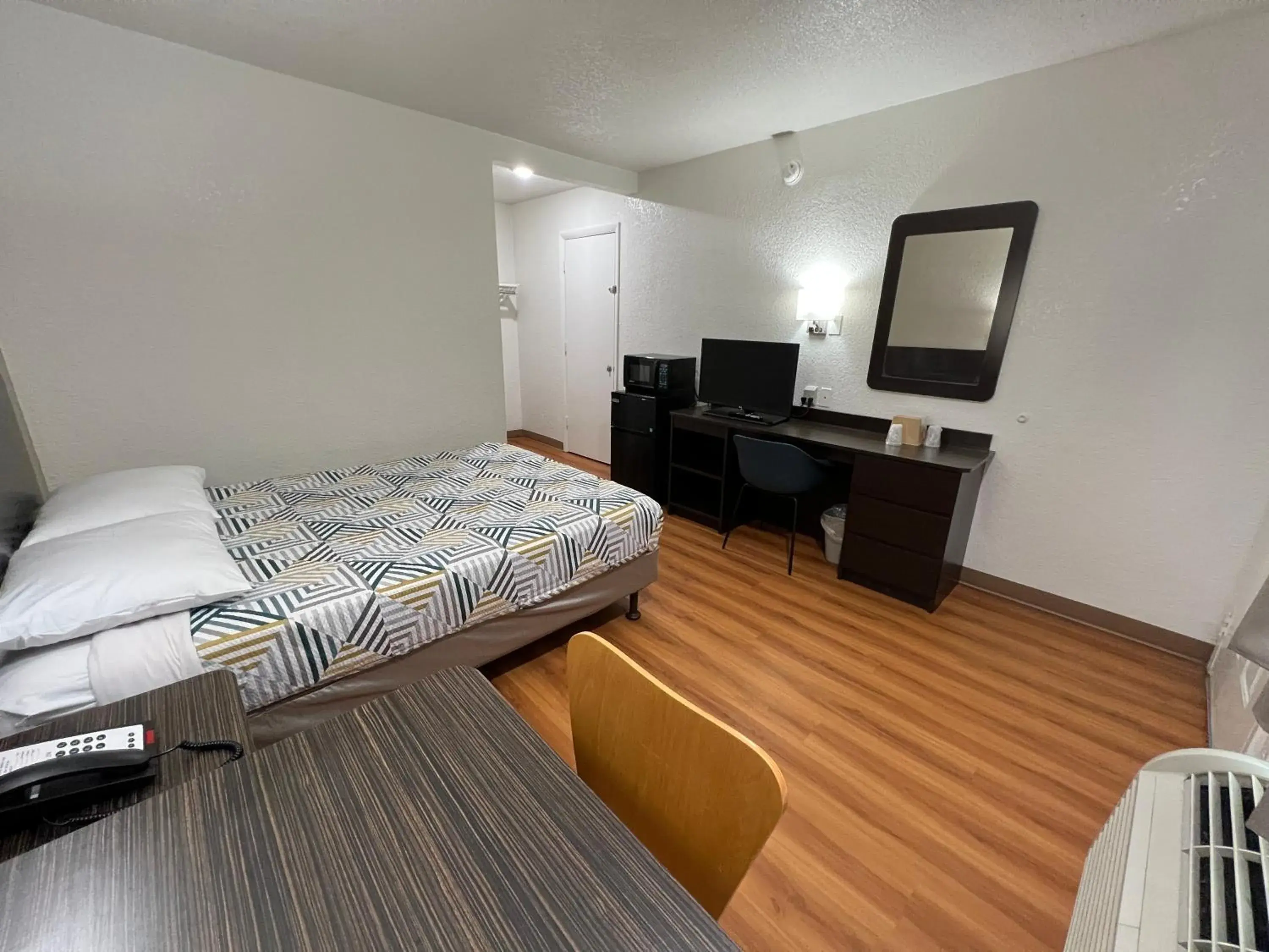 Bedroom, Bed in Motel 6-Longview, TX