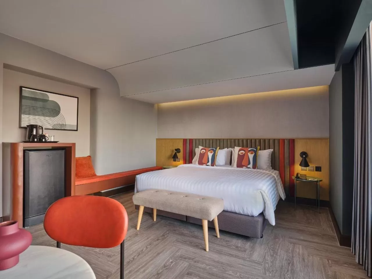 Photo of the whole room, Bed in The Quarter Onnut by UHG