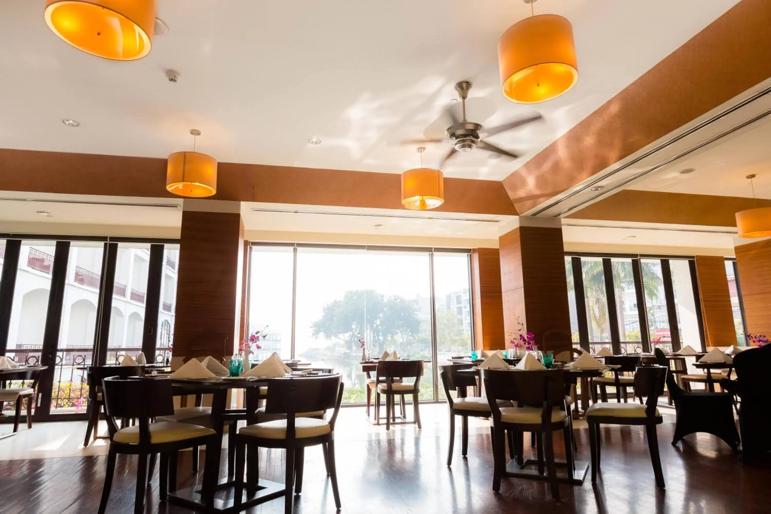 Restaurant/Places to Eat in InterContinental Hanoi Westlake, an IHG Hotel