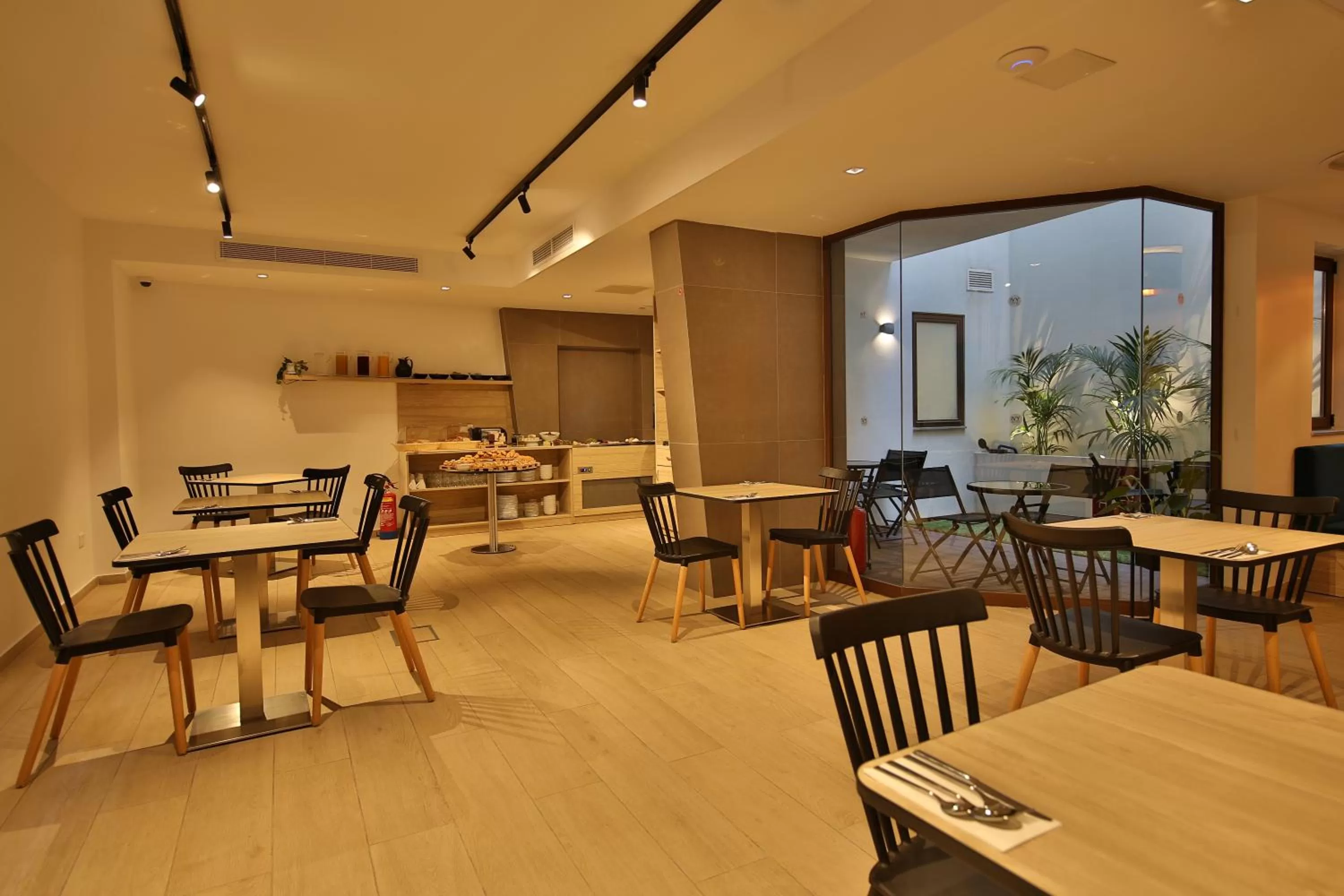 Restaurant/places to eat in Ivy Hotel - Adults Only