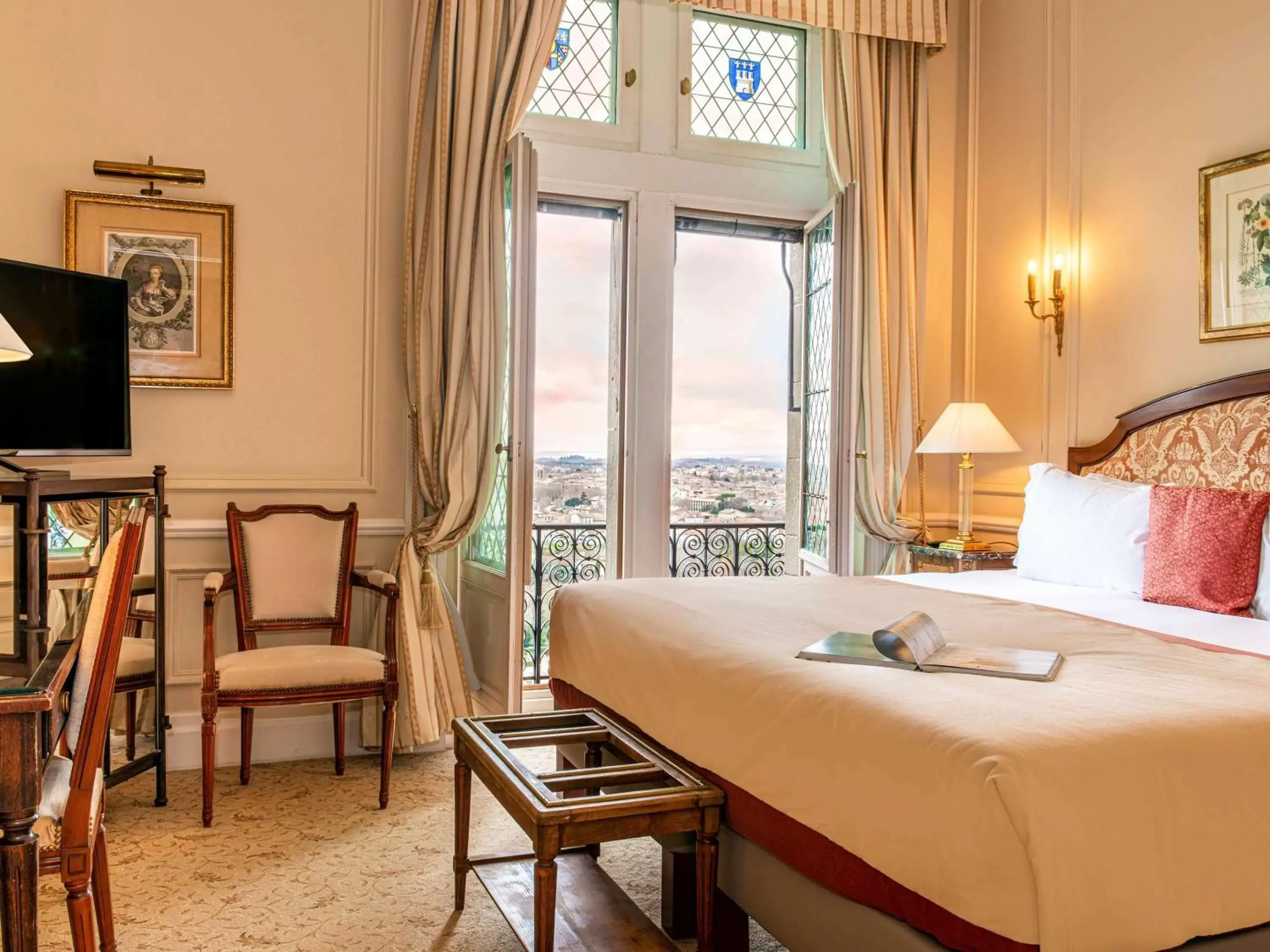 Bedroom in Hotel de la Cité & Spa MGallery