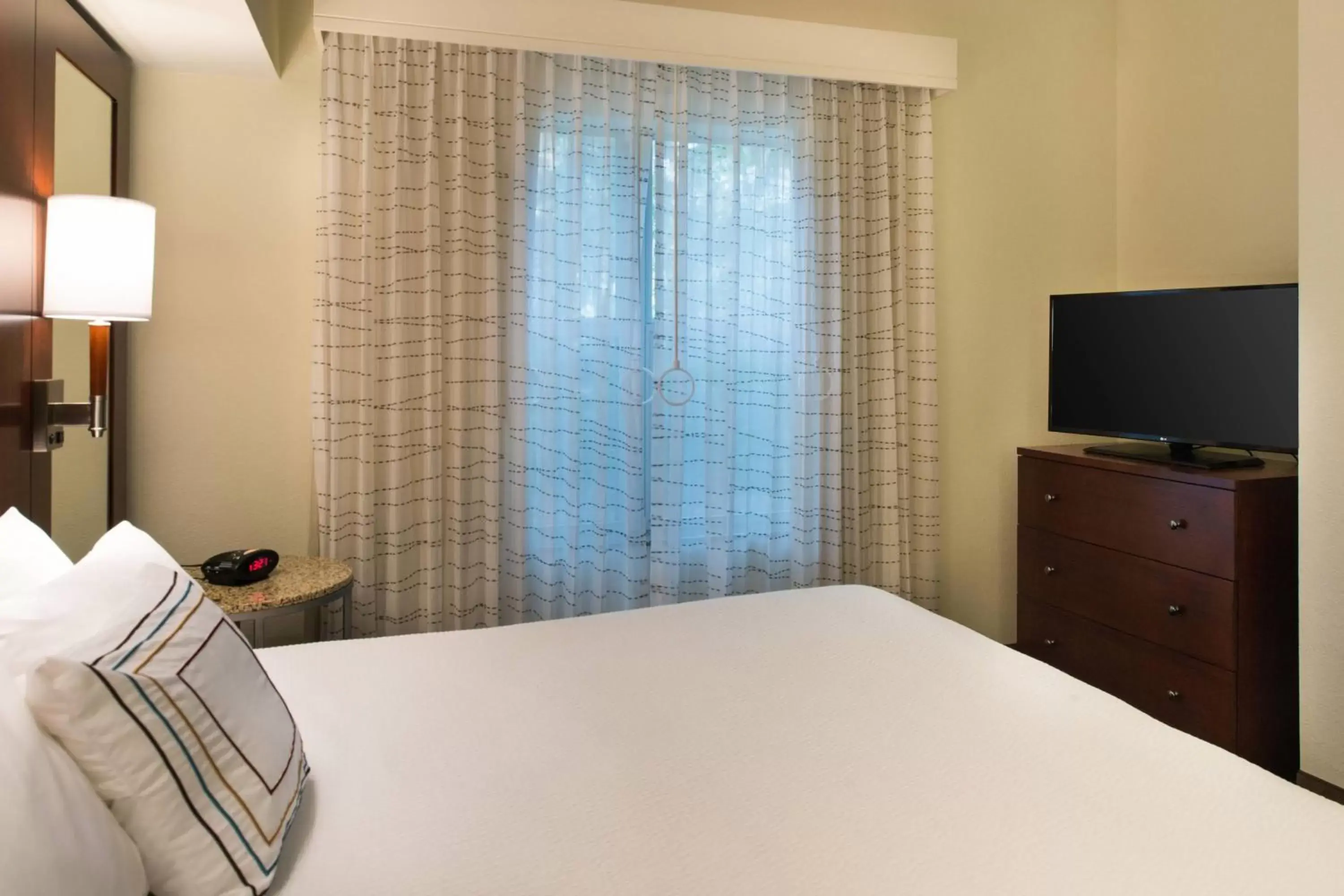 Bedroom, Bed in Residence Inn Gainesville I-75