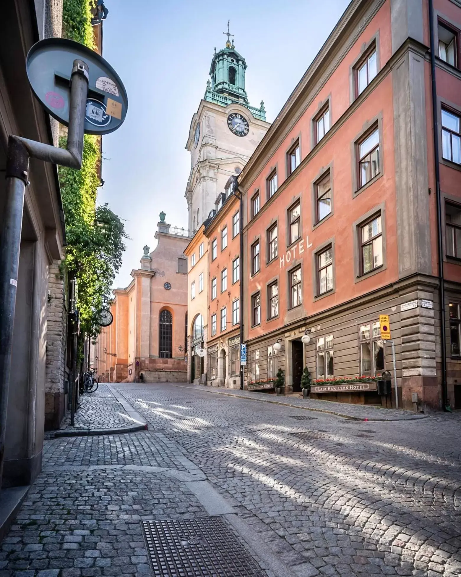 Street view in Lady Hamilton Hotel