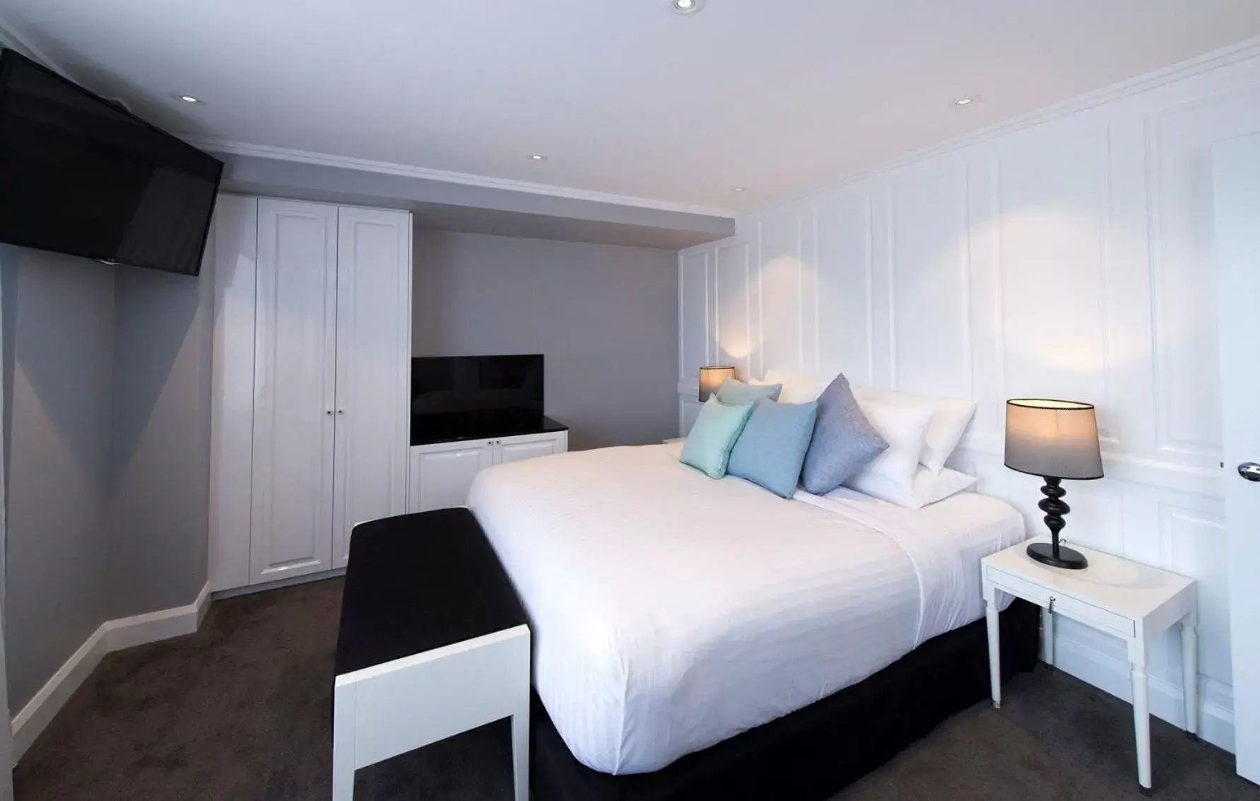 Bedroom, Bed in Canberra Rex Hotel