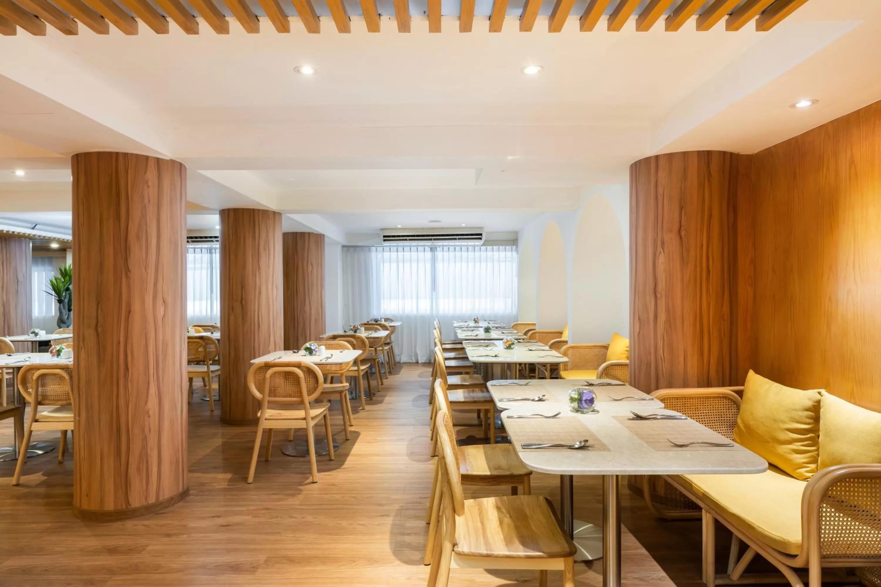 Restaurant/places to eat in Arck Hotel