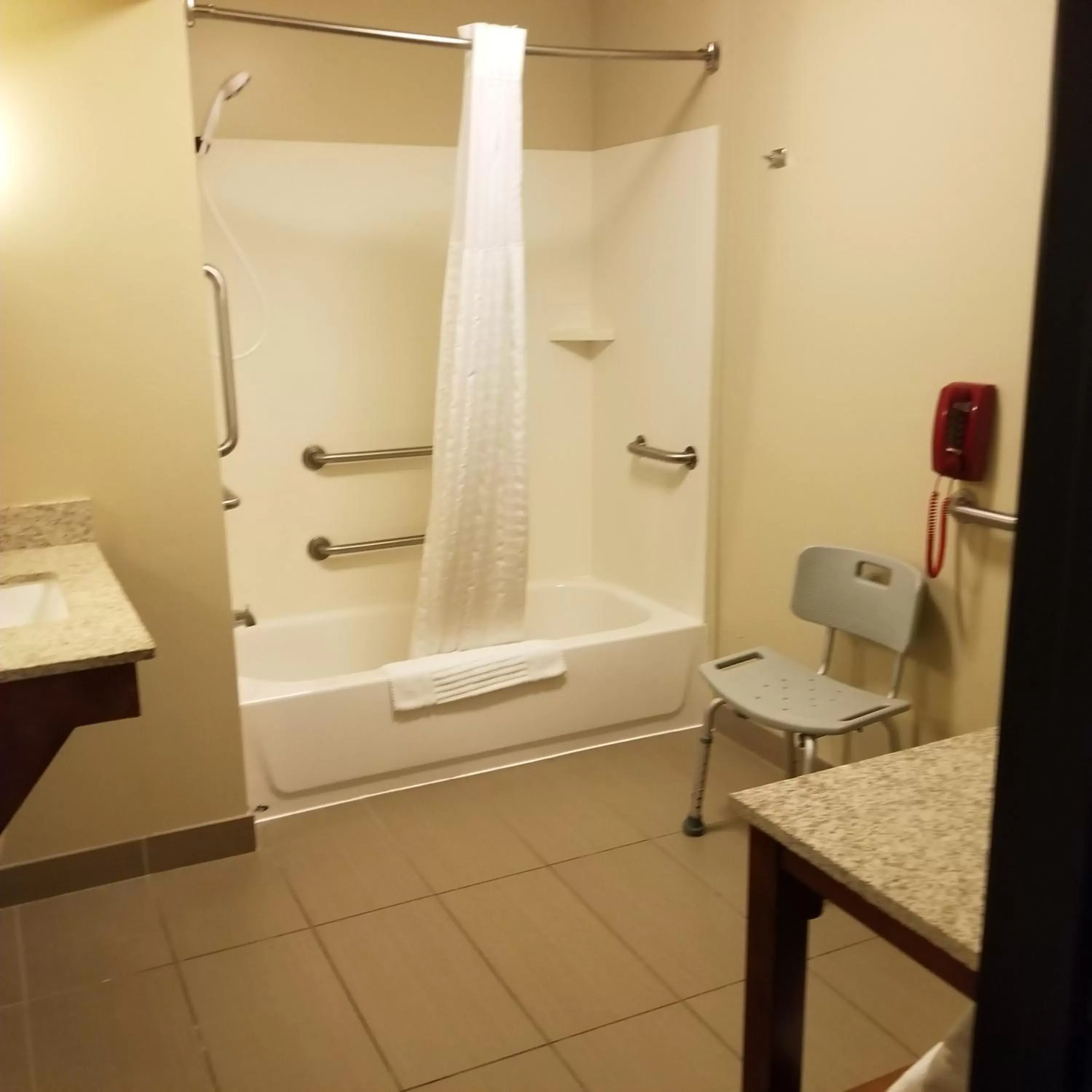 Bath, Bathroom in Comfort Suites Redding - Shasta Lake
