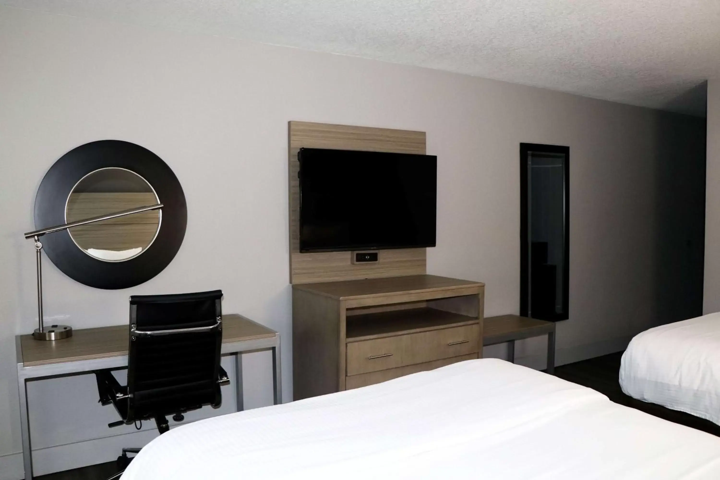 Photo of the whole room, Bed in La Quinta by Wyndham Joplin Photo of the whole room, Bed in La Quinta by Wyndham Joplin