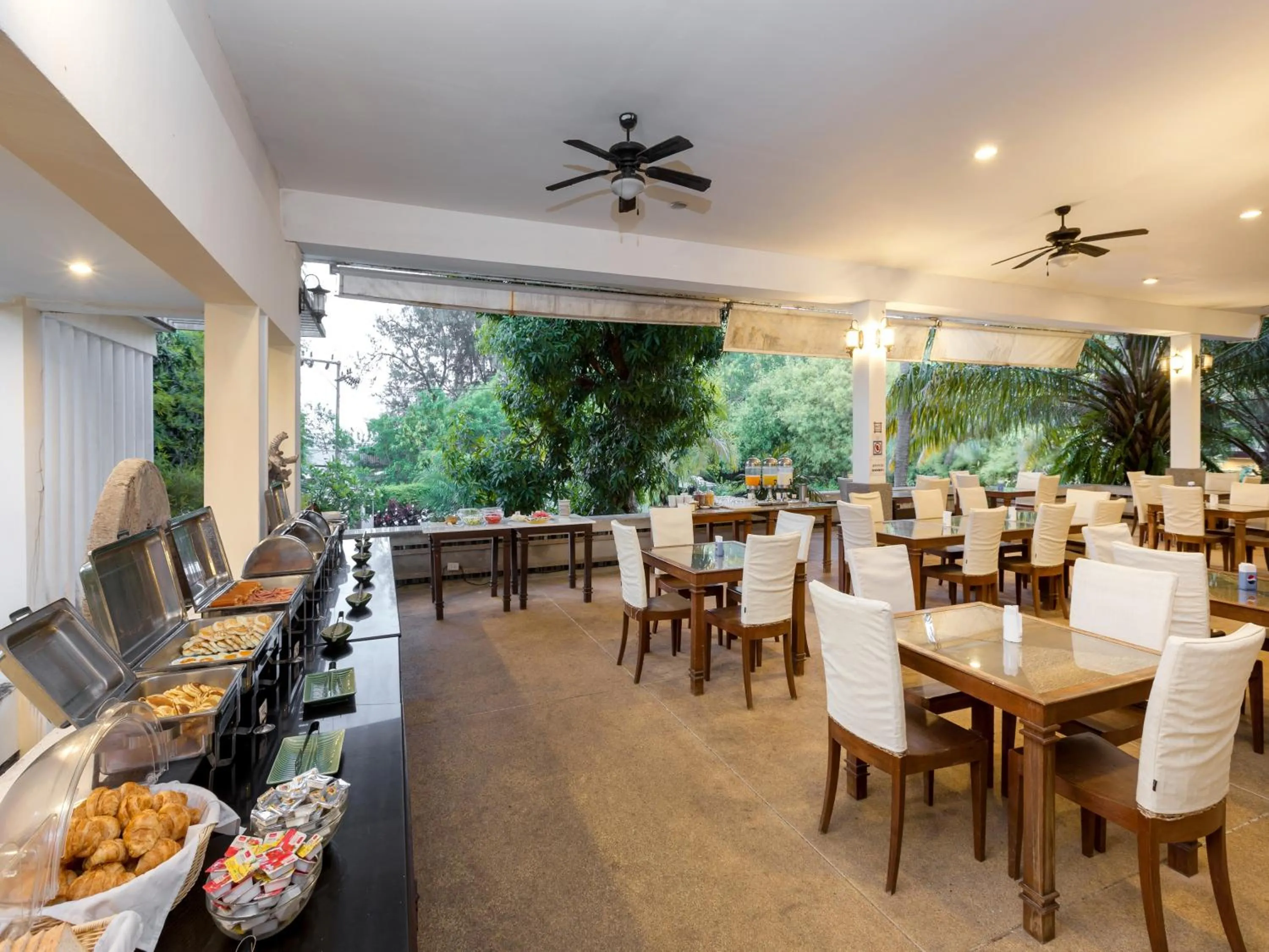 Restaurant/places to eat in Phuket Sea Resort SHA Extra Plus