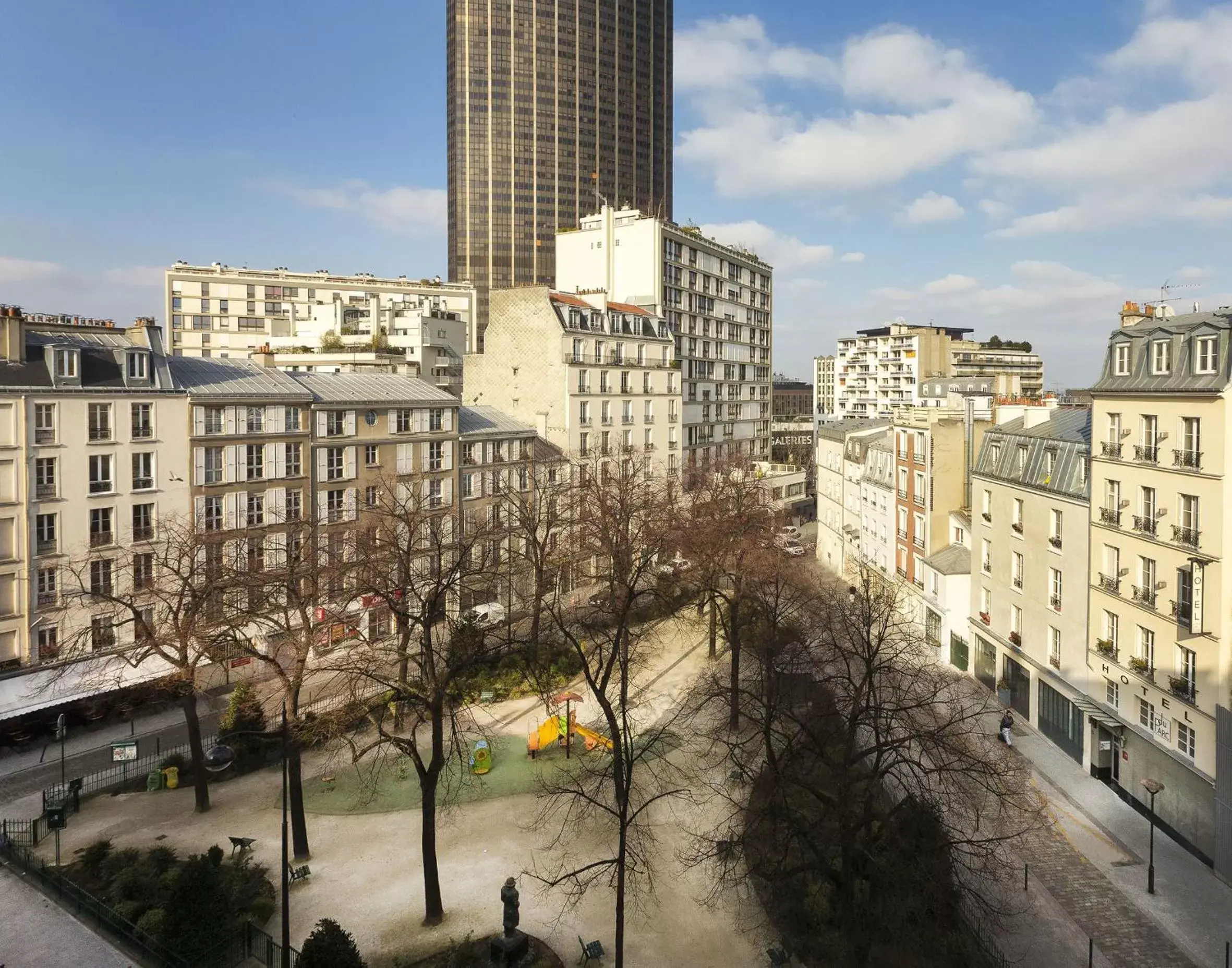 Landmark view in Hôtel du Parc Montparnasse