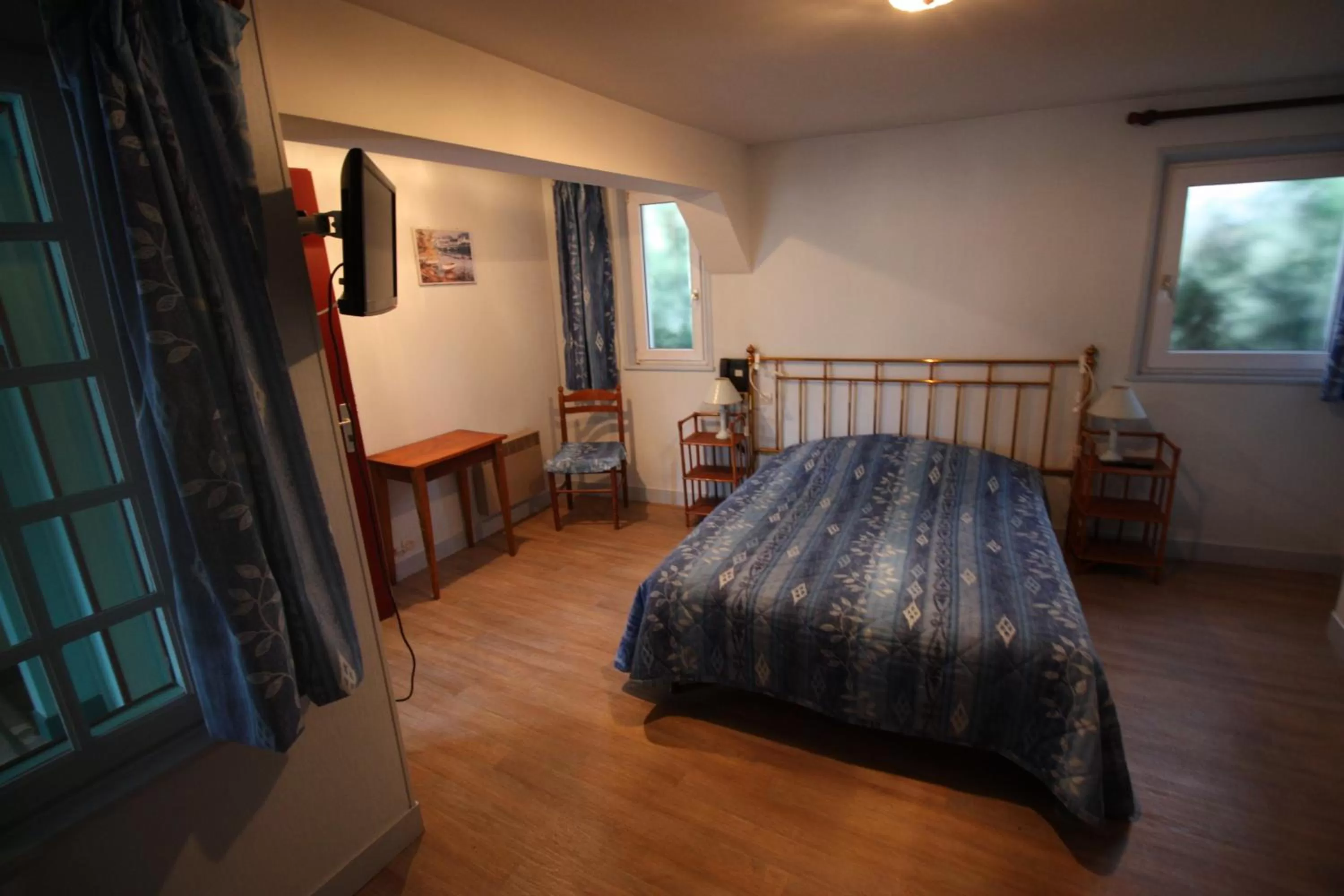 Photo of the whole room in Hotel Les Deux Sapins