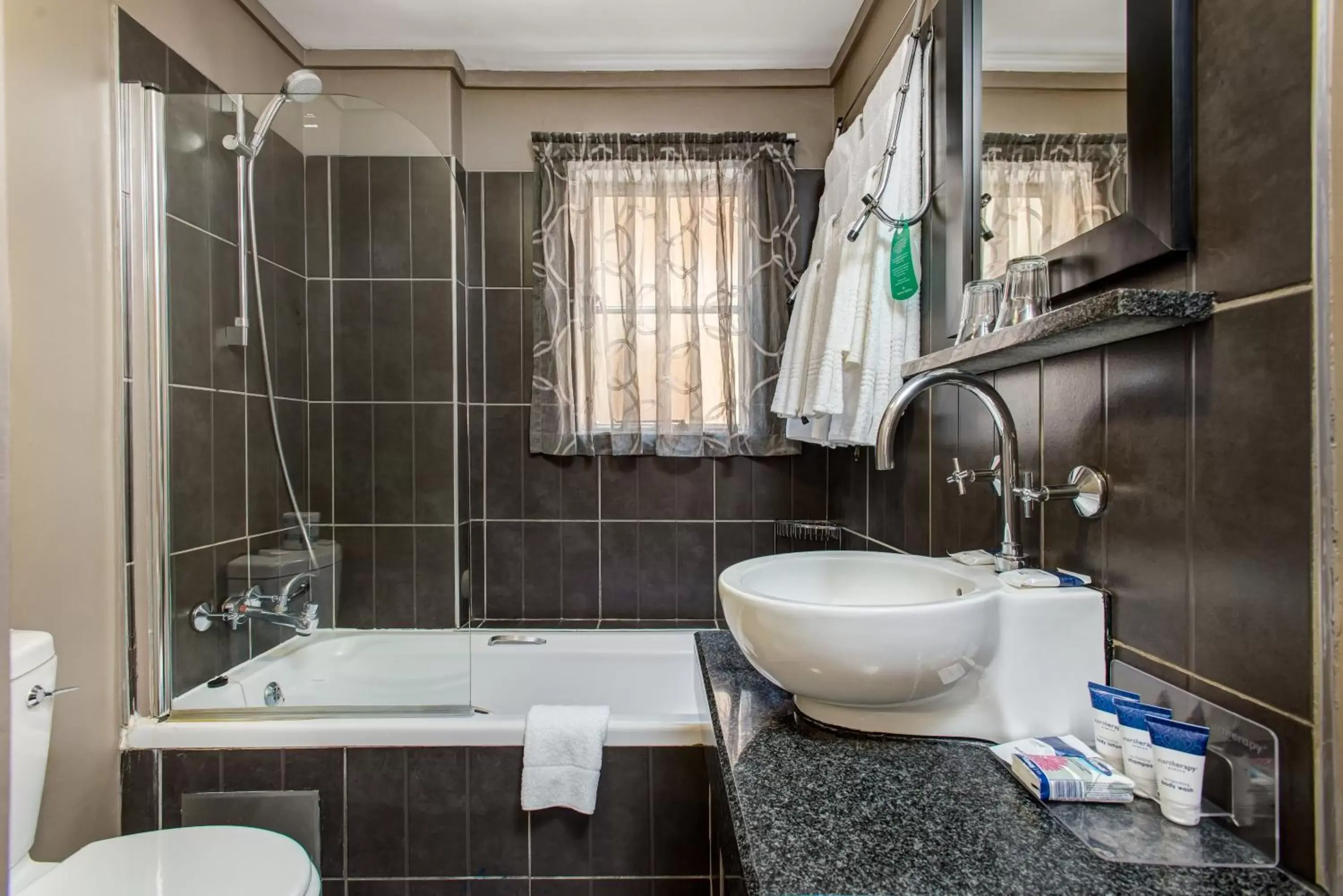 Hot Tub, Bathroom in ANEW Hotel Hatfield Pretoria