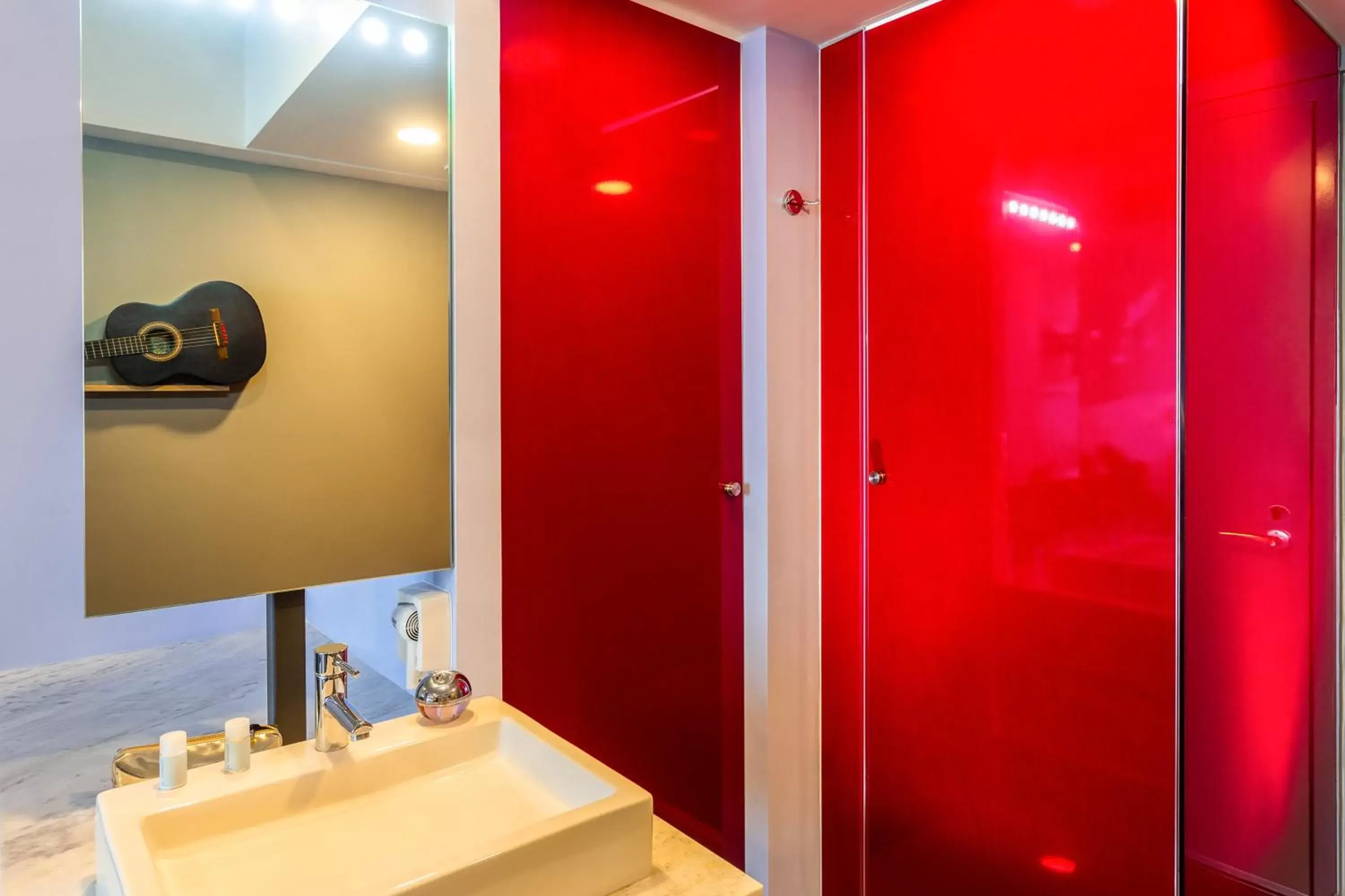 Bathroom in Ibis Styles Merida Galerias