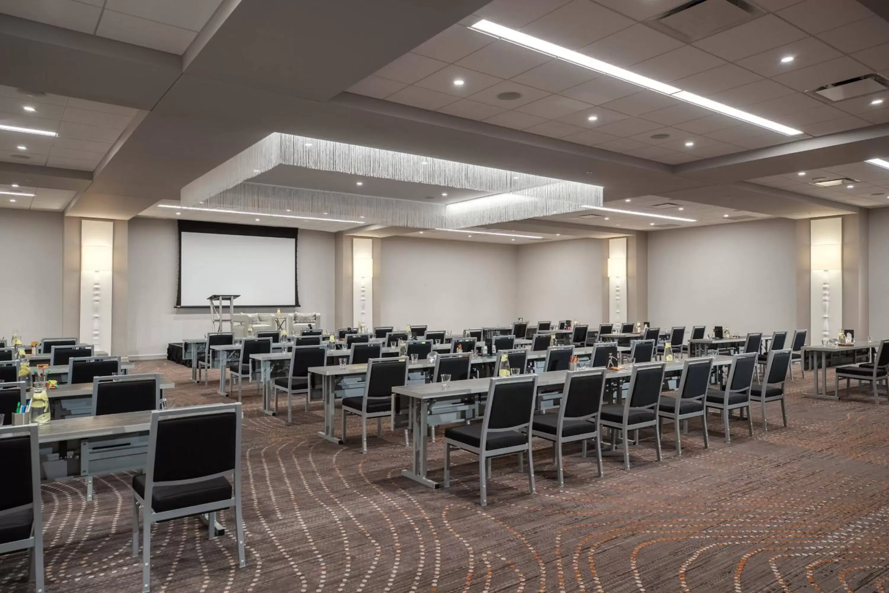 Meeting/conference room in Renaissance Des Moines Savery Hotel