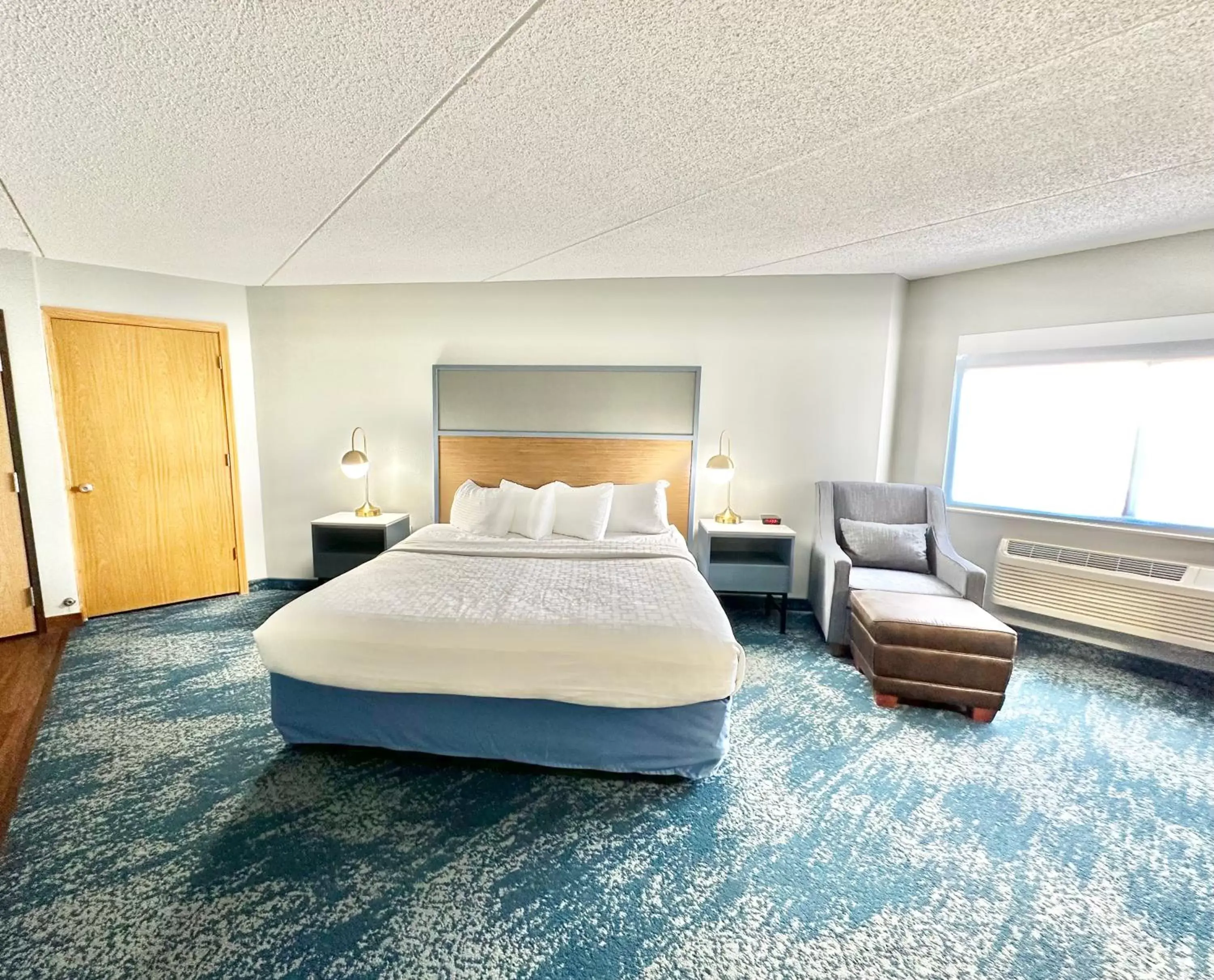 Bedroom, Bed in AmericInn by Wyndham Shakopee Near Canterbury Park