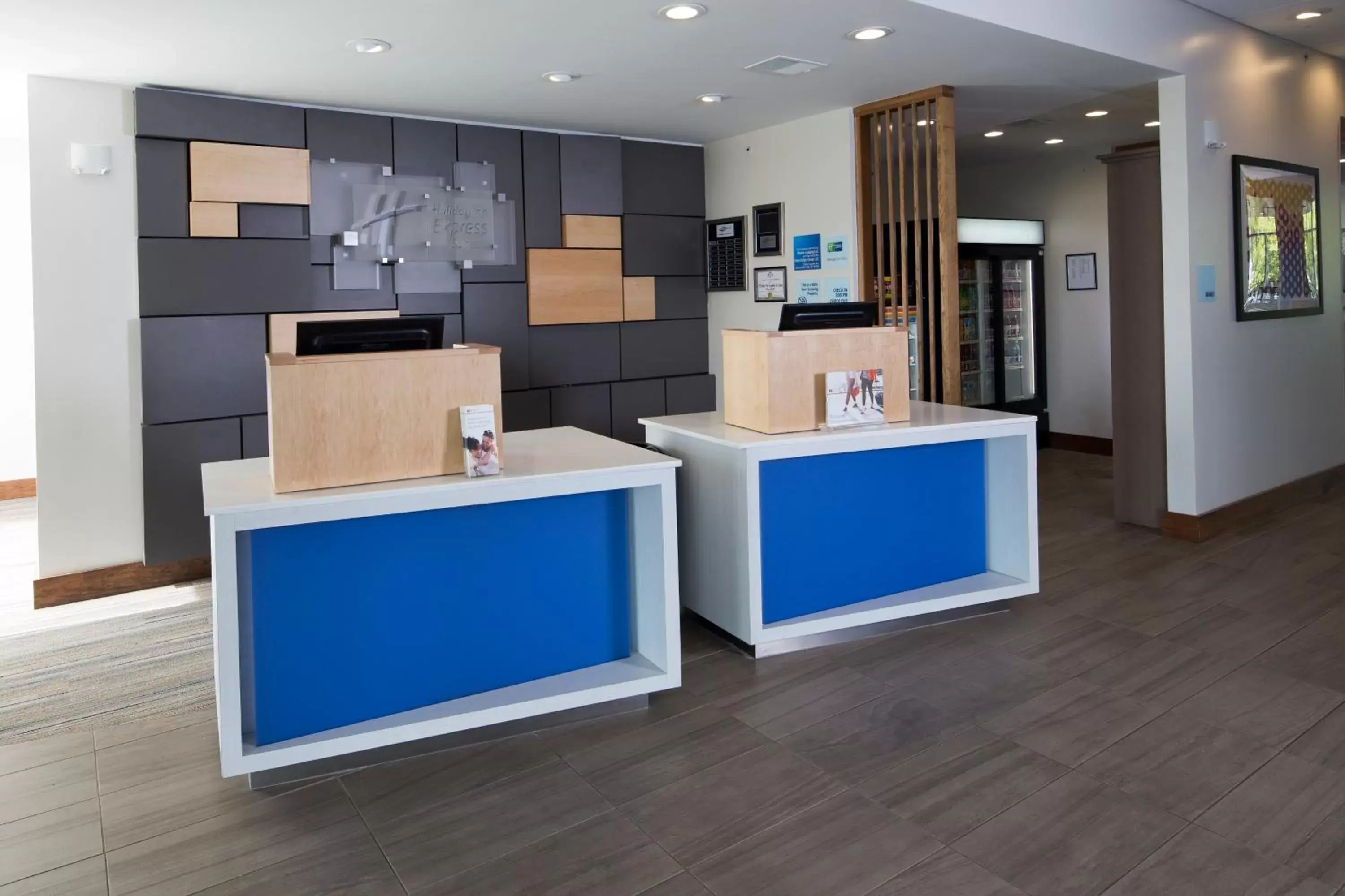 Property building, Lobby/Reception in Holiday Inn Express Hotel & Suites Bay City, an IHG Hotel