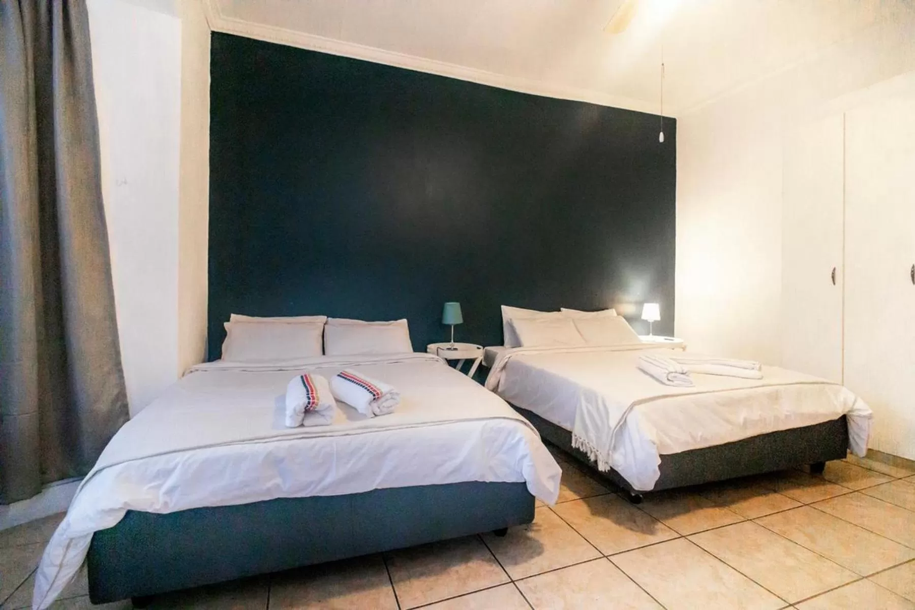 Photo of the whole room, Bed in 54 Brecher