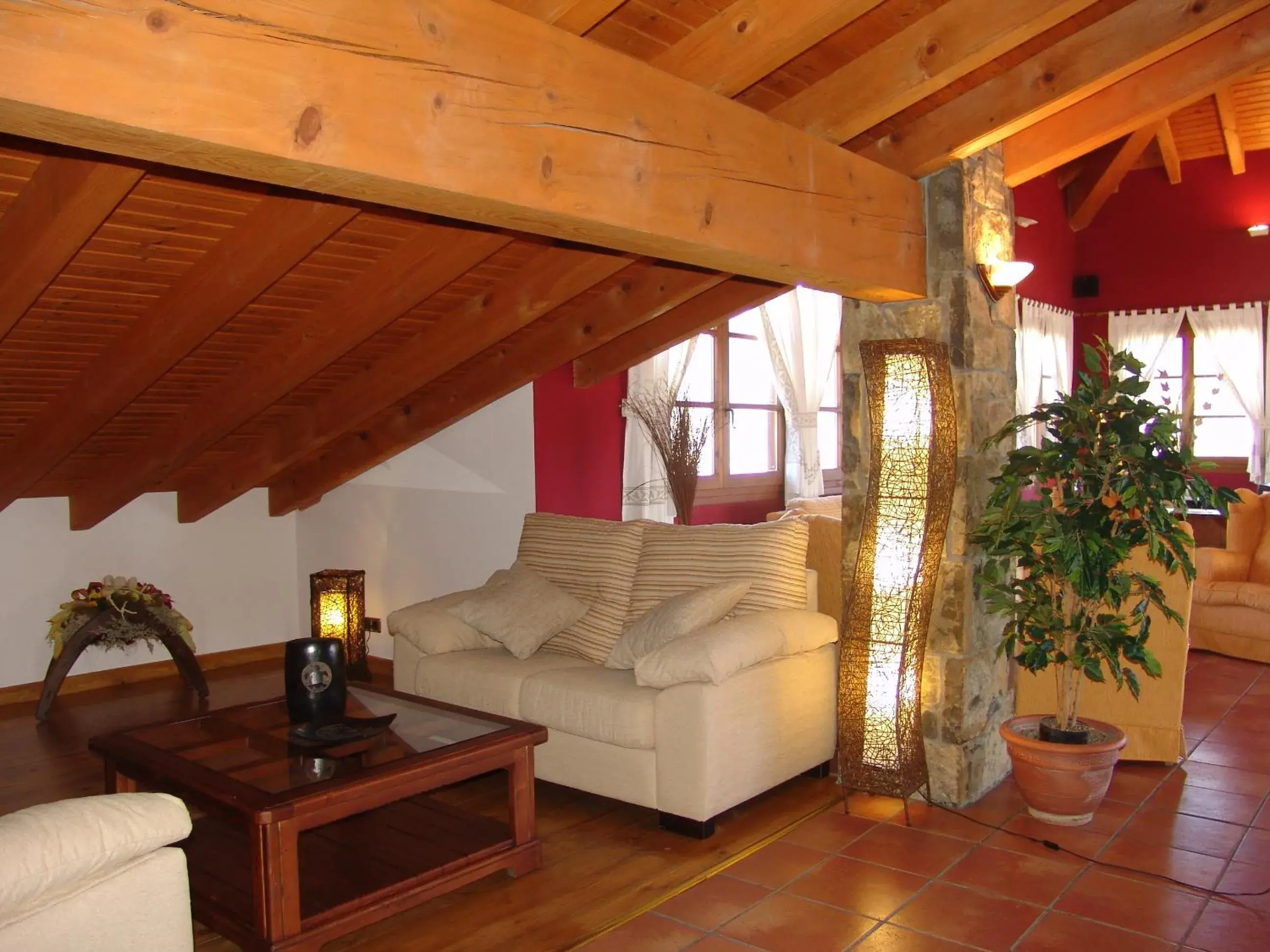 Communal lounge/ TV room, Seating Area in Hotel & SPA Peña Montañesa