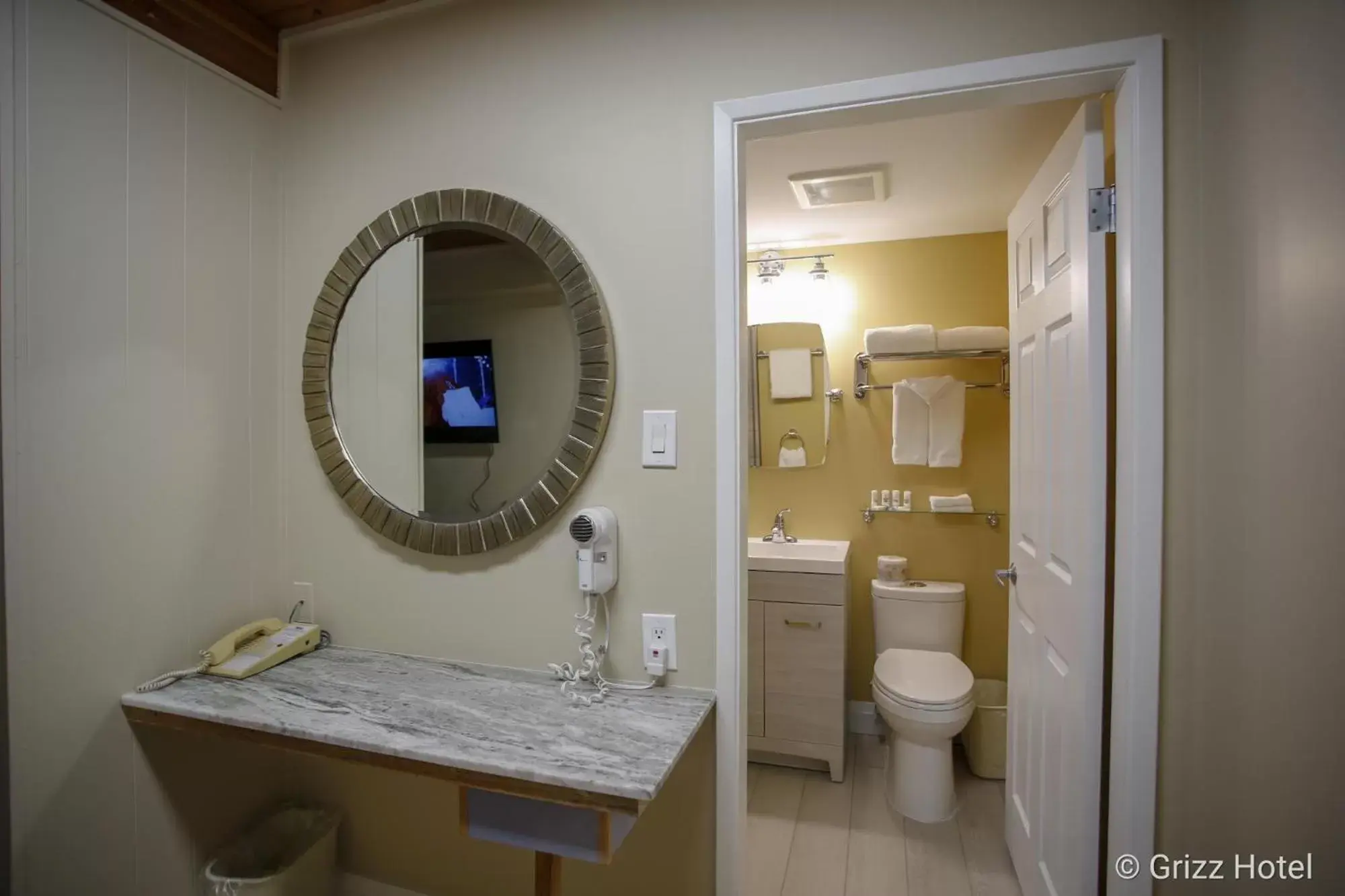 Bathroom in Grizz Hotel