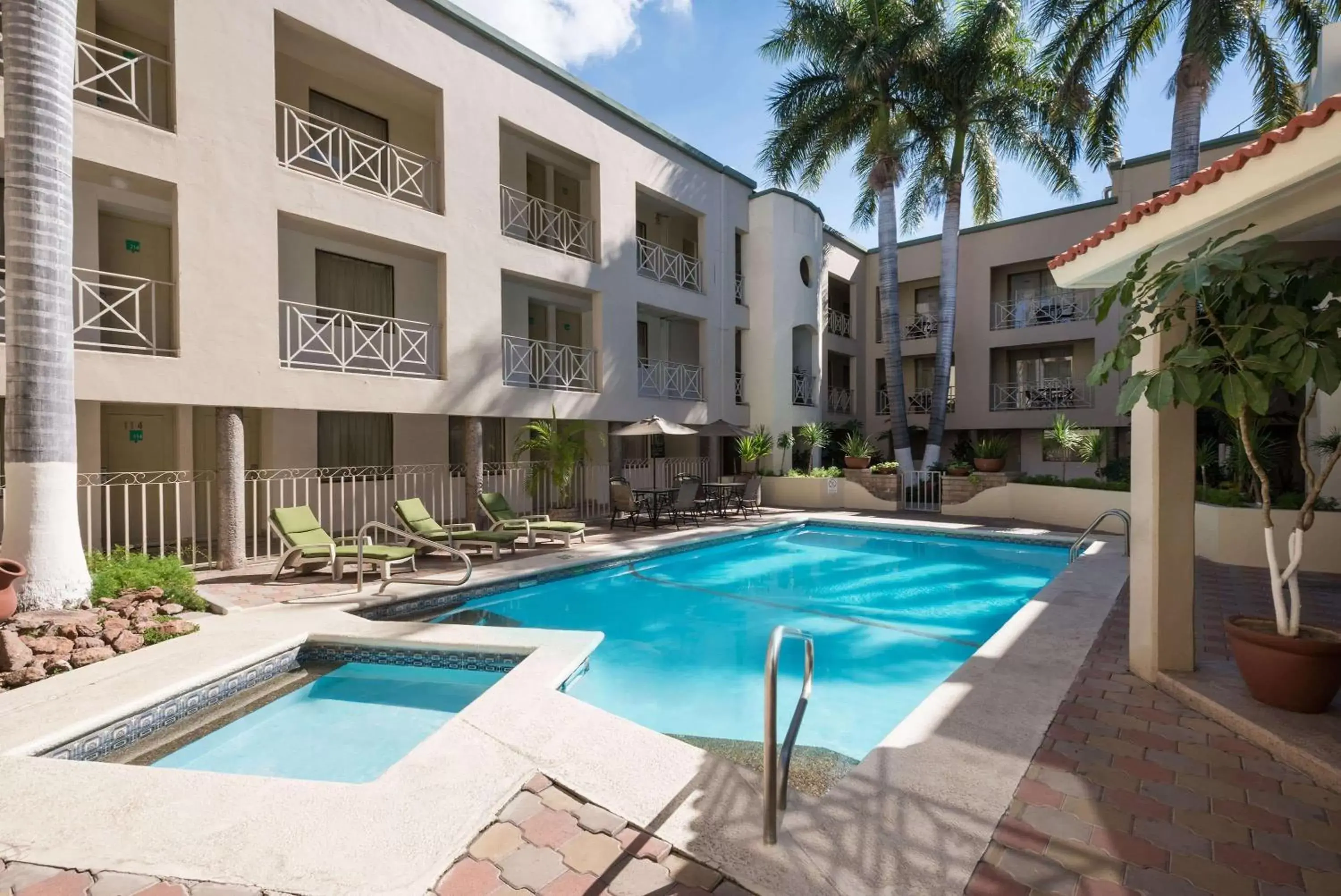 Pool view, Swimming Pool in Wyndham Garden Obregon