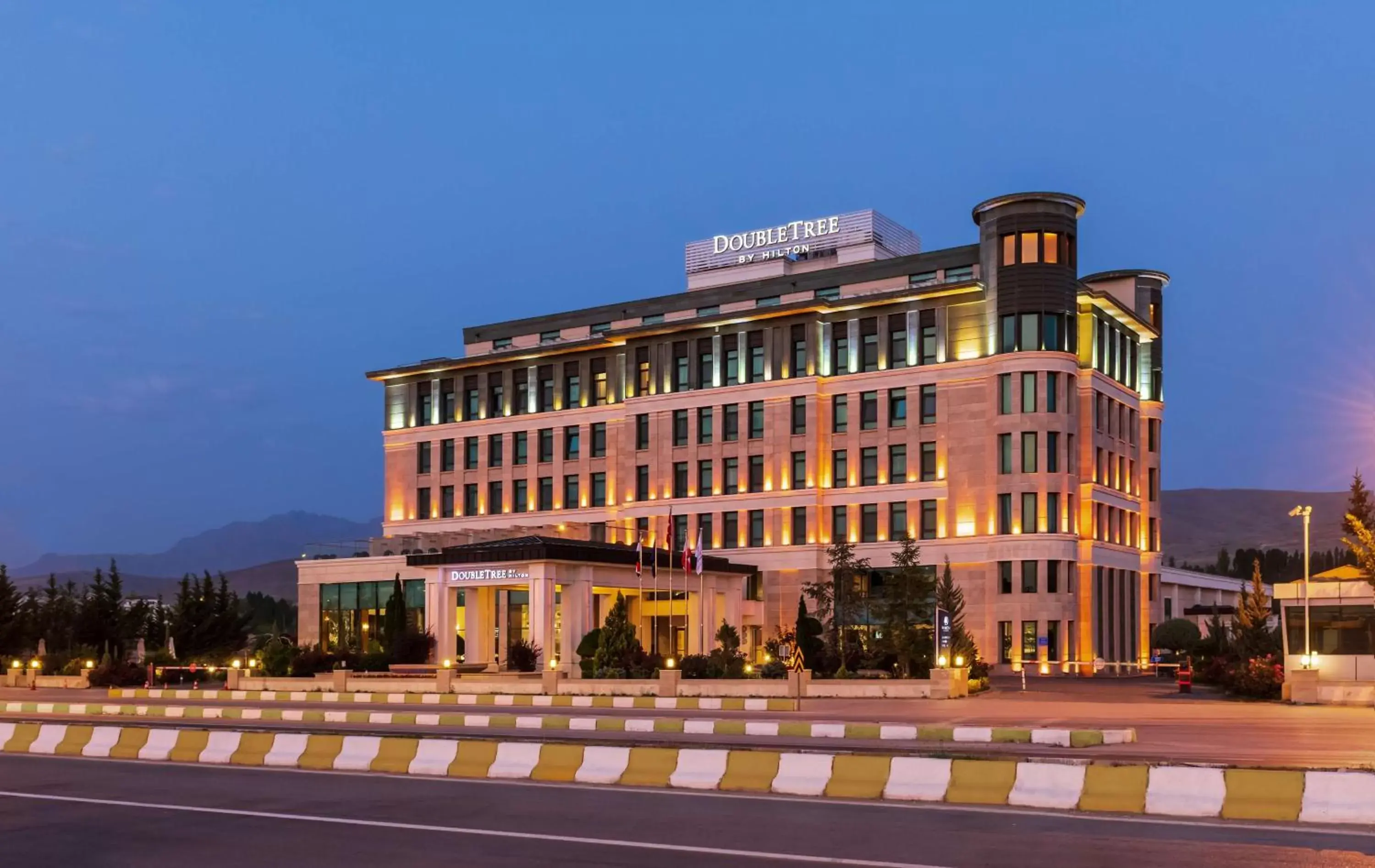 Property building in Doubletree by Hilton Van Property building in Doubletree by Hilton Van