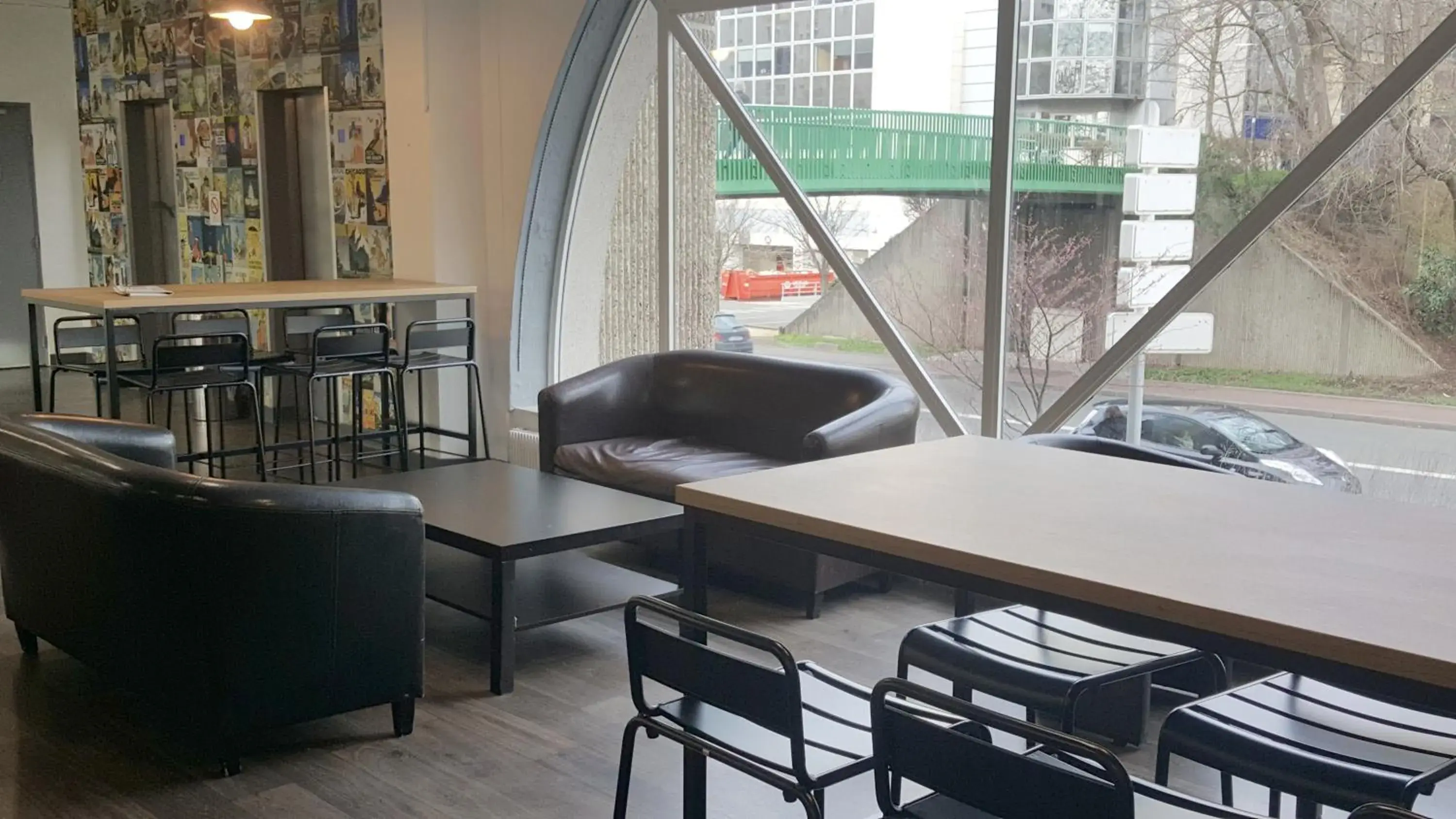 Lounge or bar in hotelF1 Cergy Lounge or bar in hotelF1 Cergy