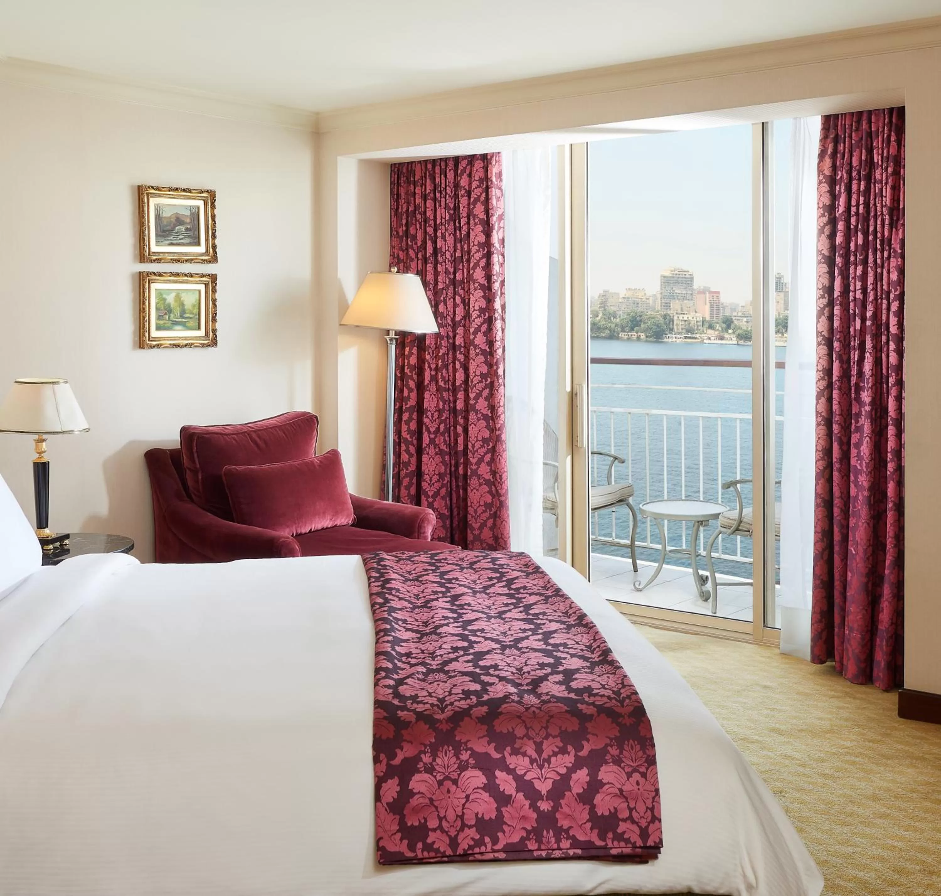 Bed in Hilton Cairo Grand Nile