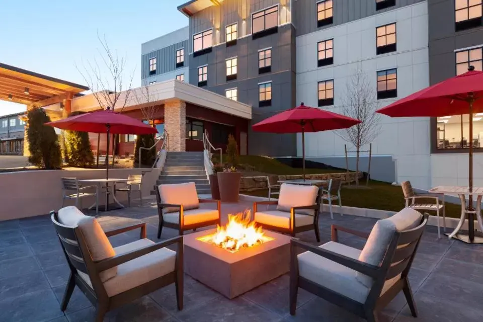 Patio, Restaurant/Places to Eat in Snoqualmie Inn by Hotel America