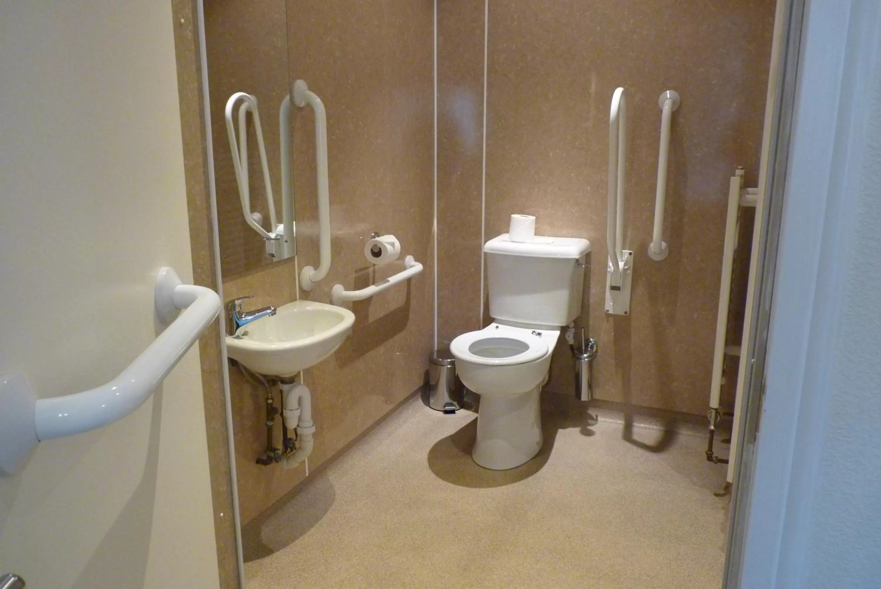 Toilet in Pentland Lodge House