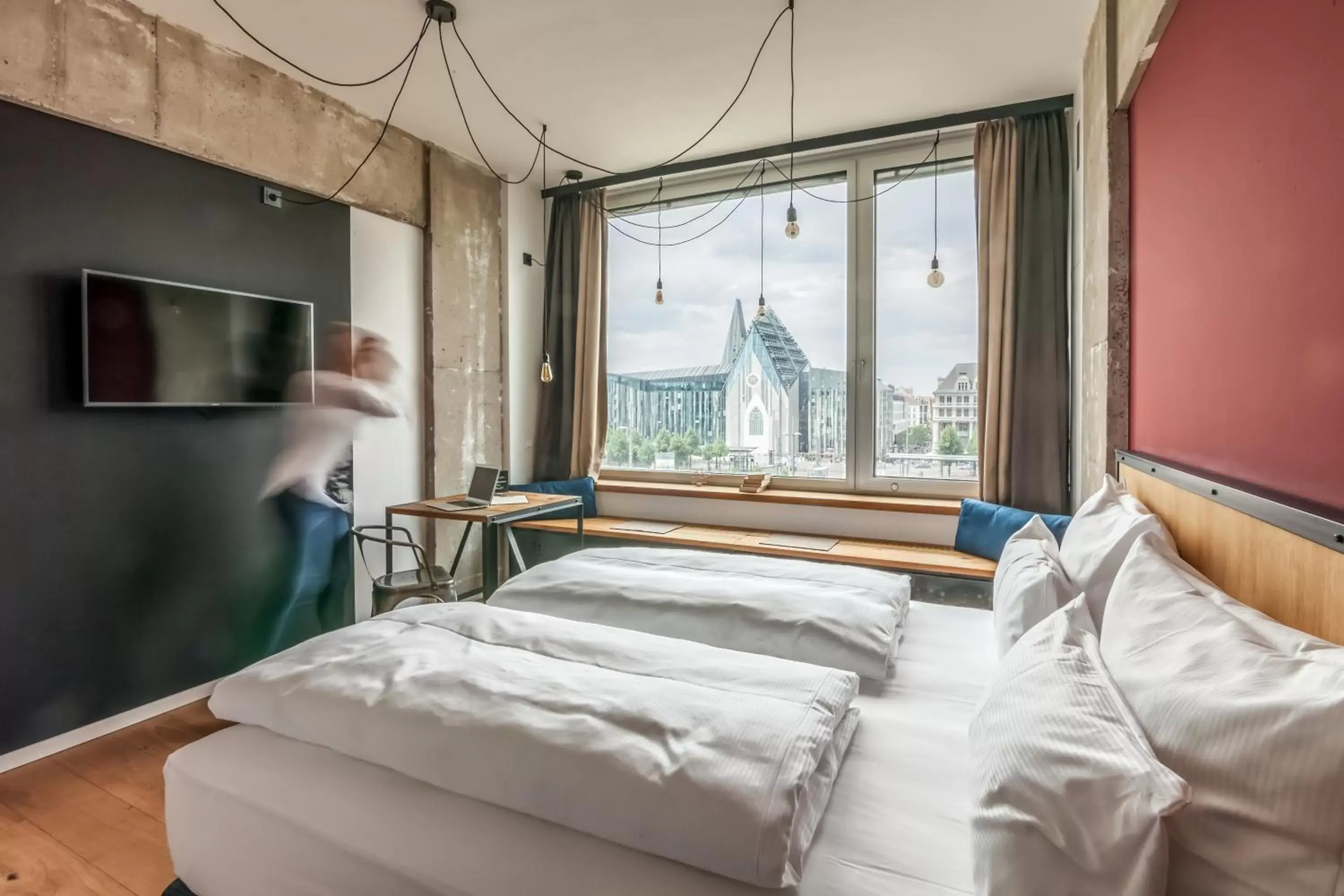 Photo of the whole room, Bed in Felix Suiten am Augustusplatz
