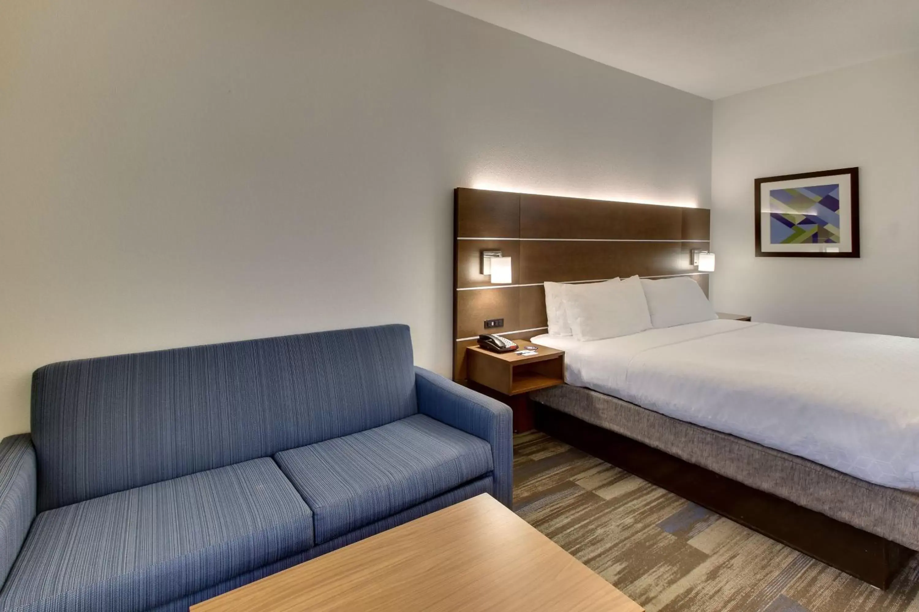 Photo of the whole room, Bed in Holiday Inn Express Fishkill, an IHG Hotel