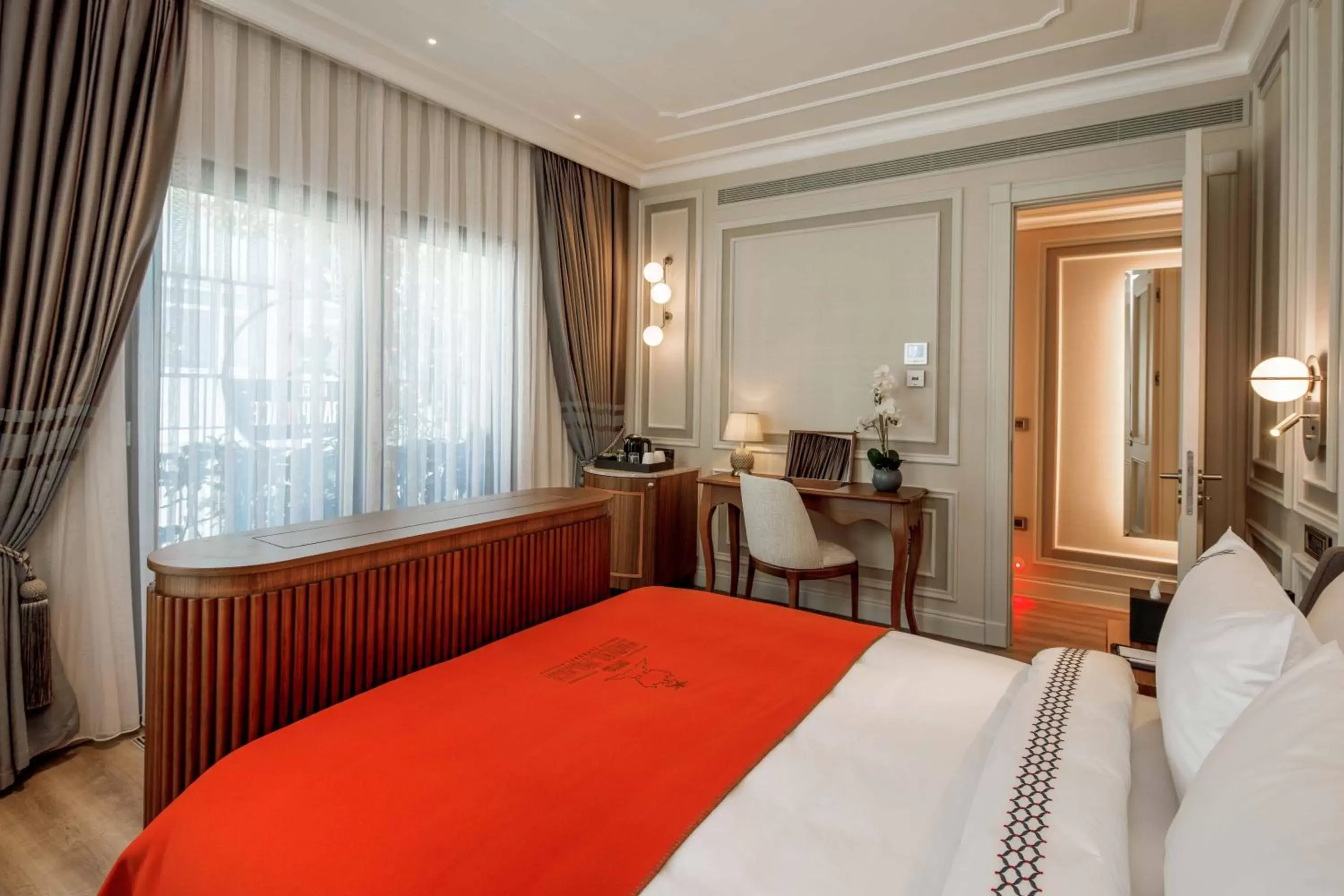Bedroom, Bed in Amiral Palace Hotel Boutique Class