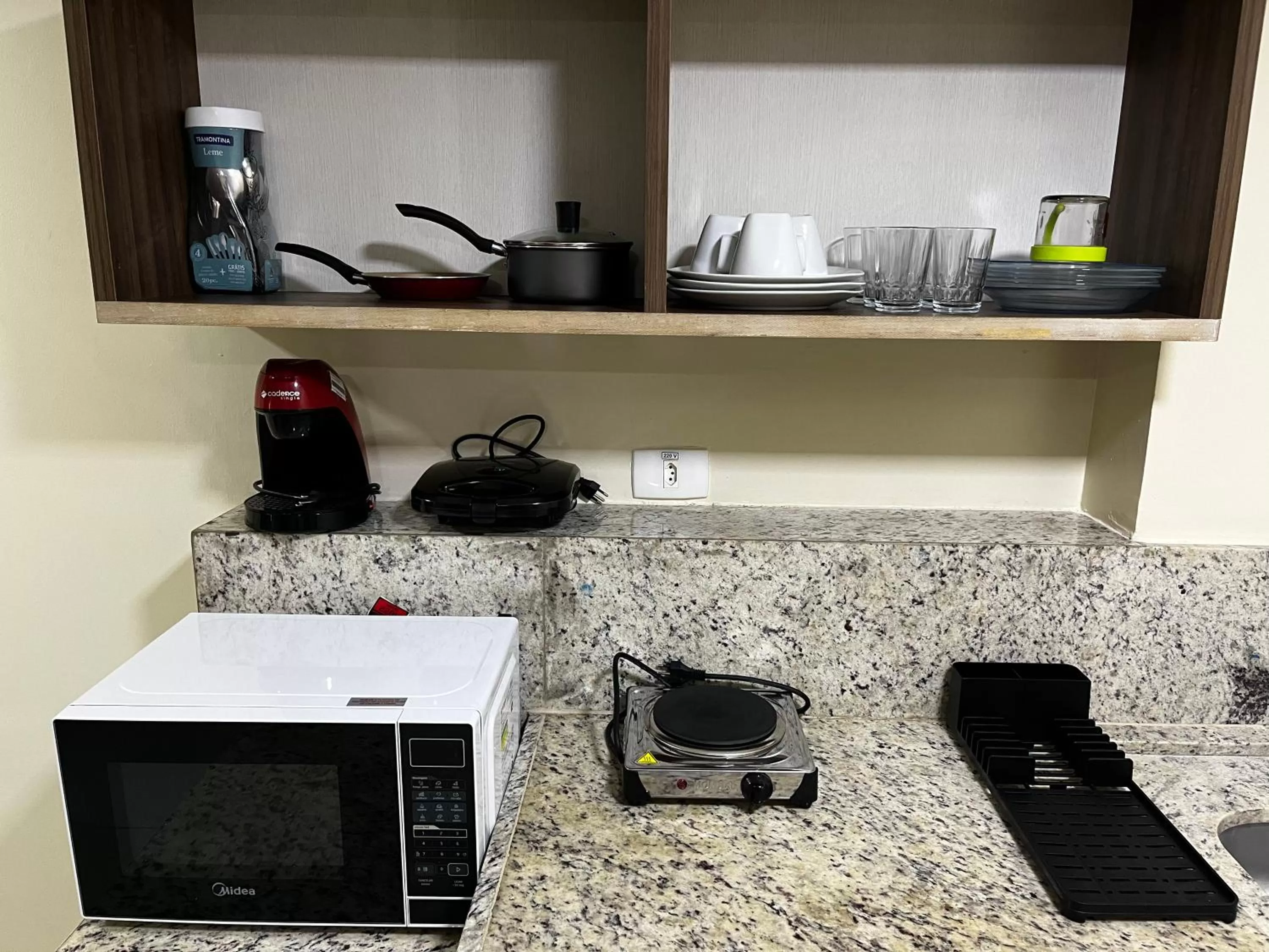 Coffee/tea facilities, Kitchen/Kitchenette in Flat beira mar Tambaú