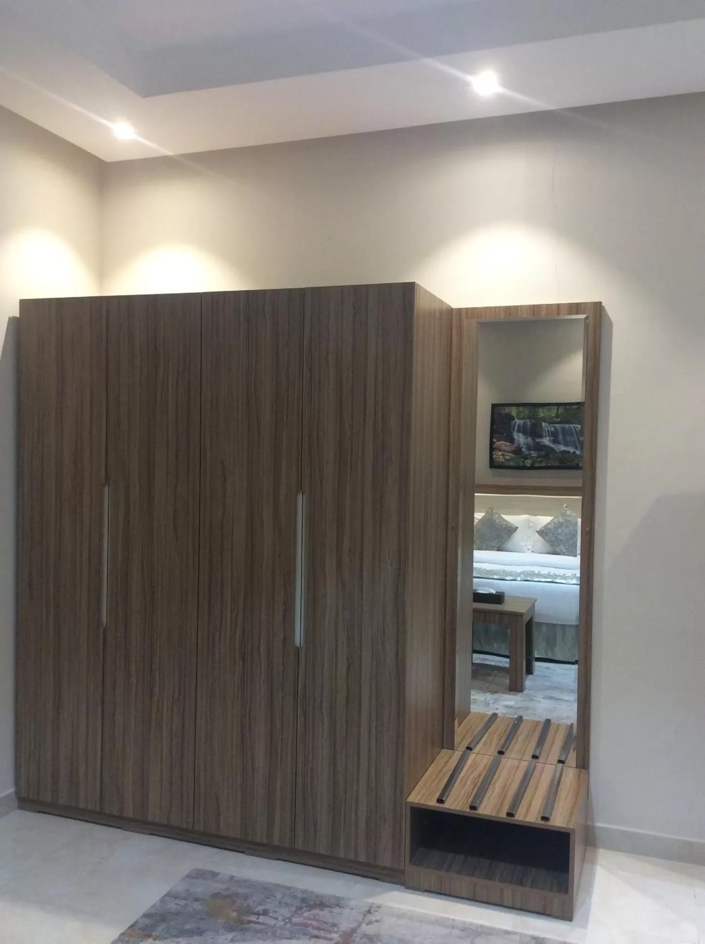 microwave in Admire Apart' Hotel