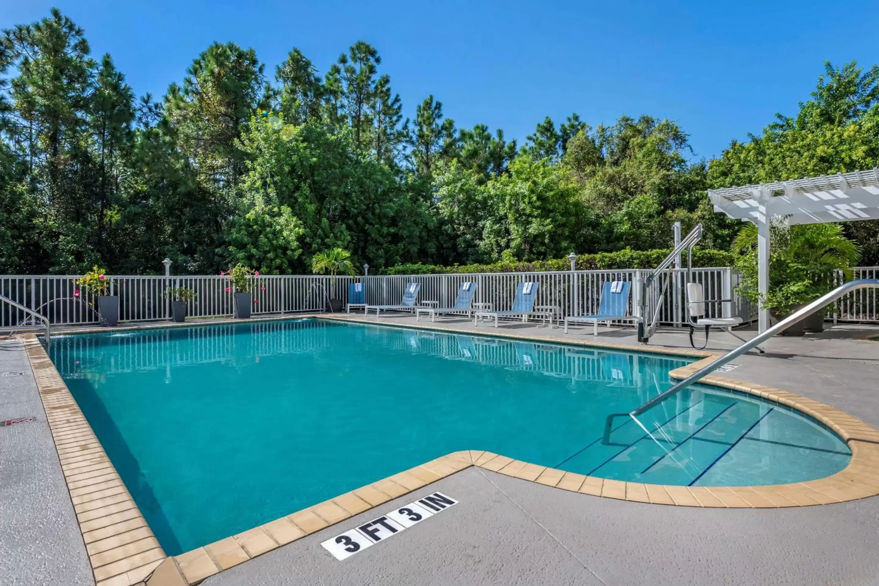 Swimming Pool in Comfort Inn & Suites