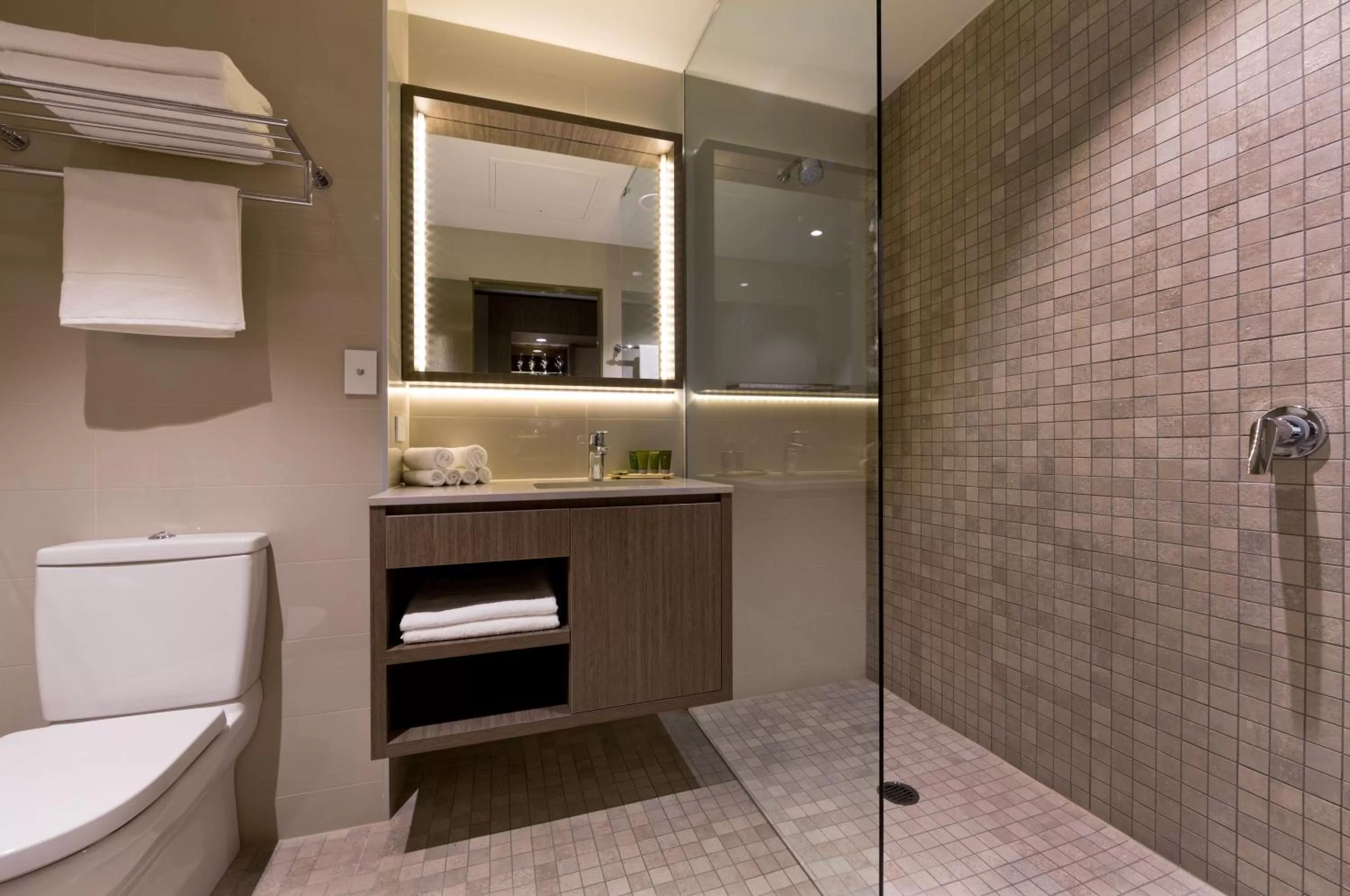 Shower in The Glen Hotel and Suites