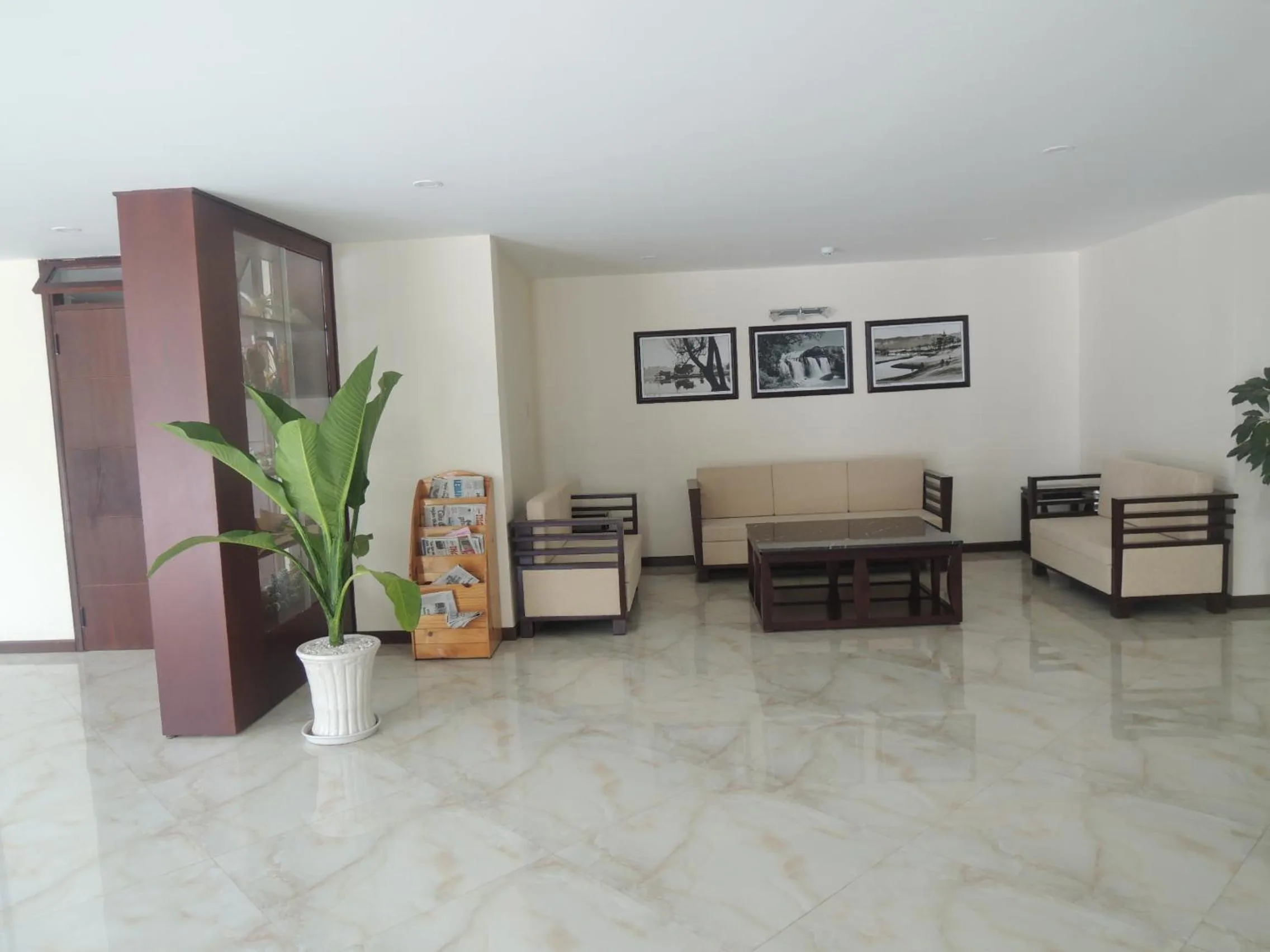 Communal lounge/ TV room in Nice Dream Hotel