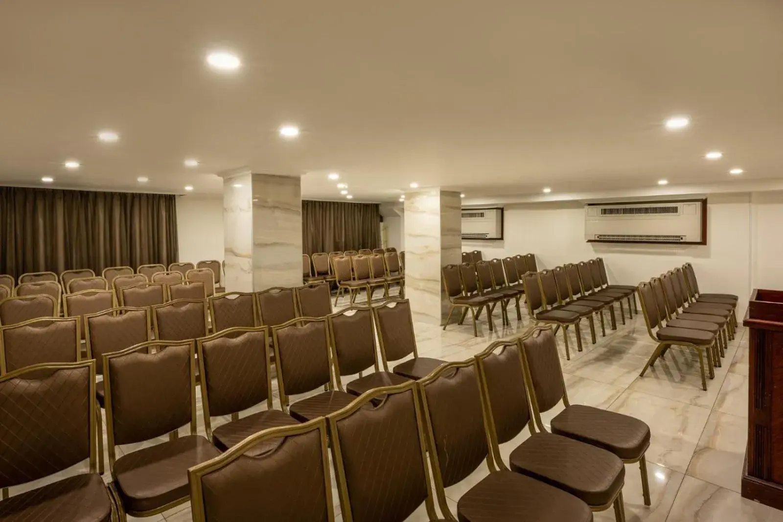 Seating area in Jerusalem Gold Hotel