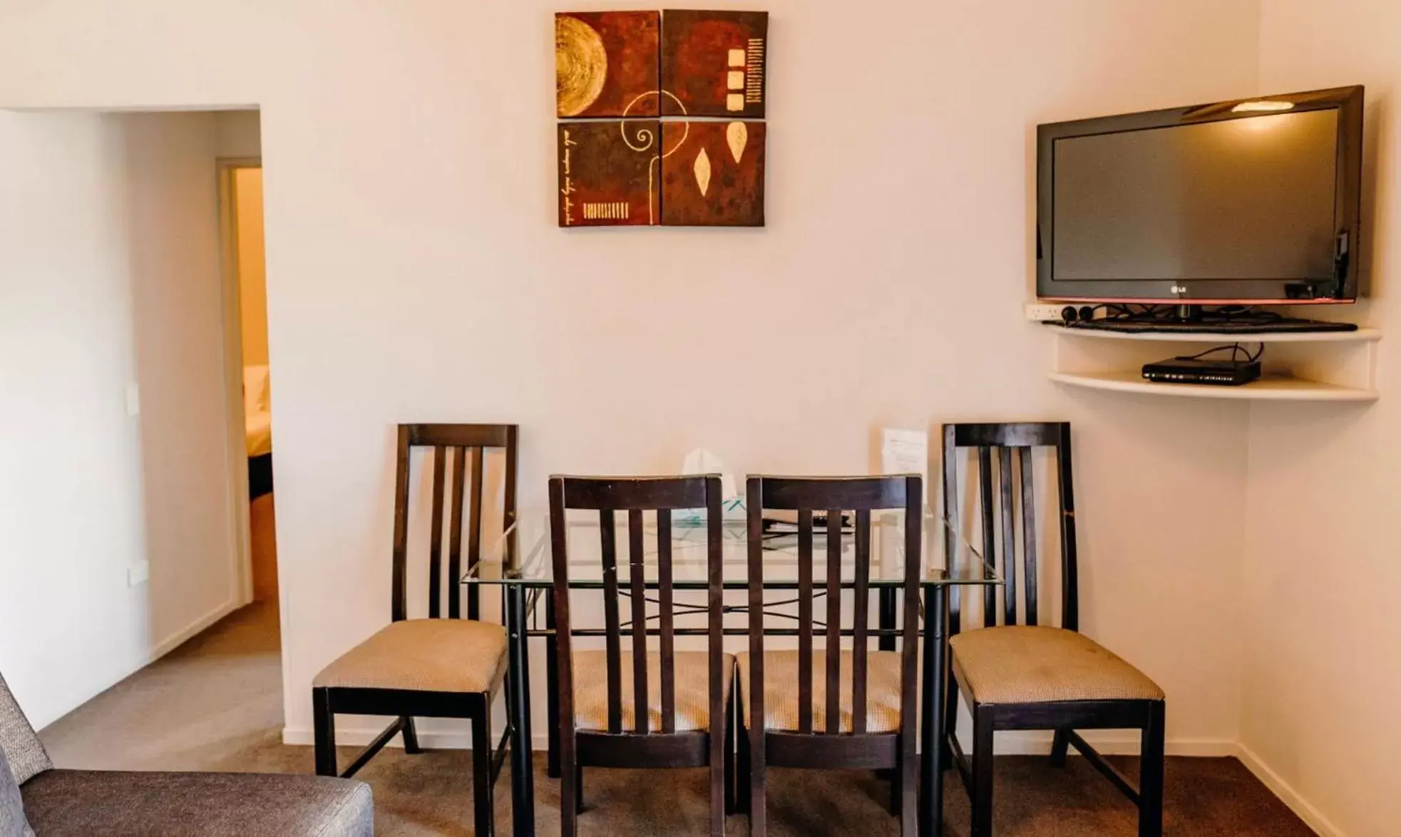 Dining Area in Anchor Lodge Motel