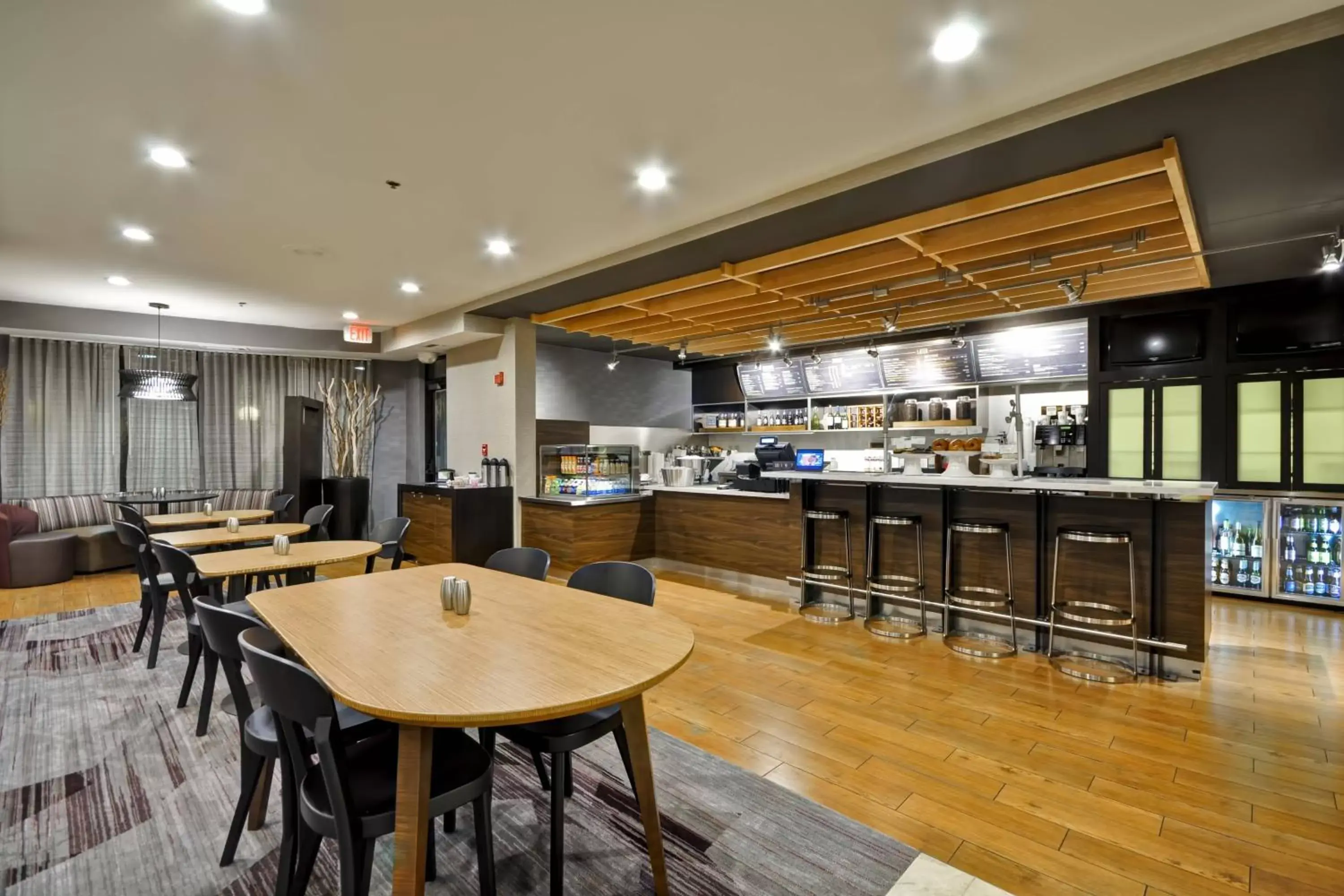 Restaurant/places to eat, Lounge/Bar in Courtyard by Marriott Jacksonville Airport/ Northeast