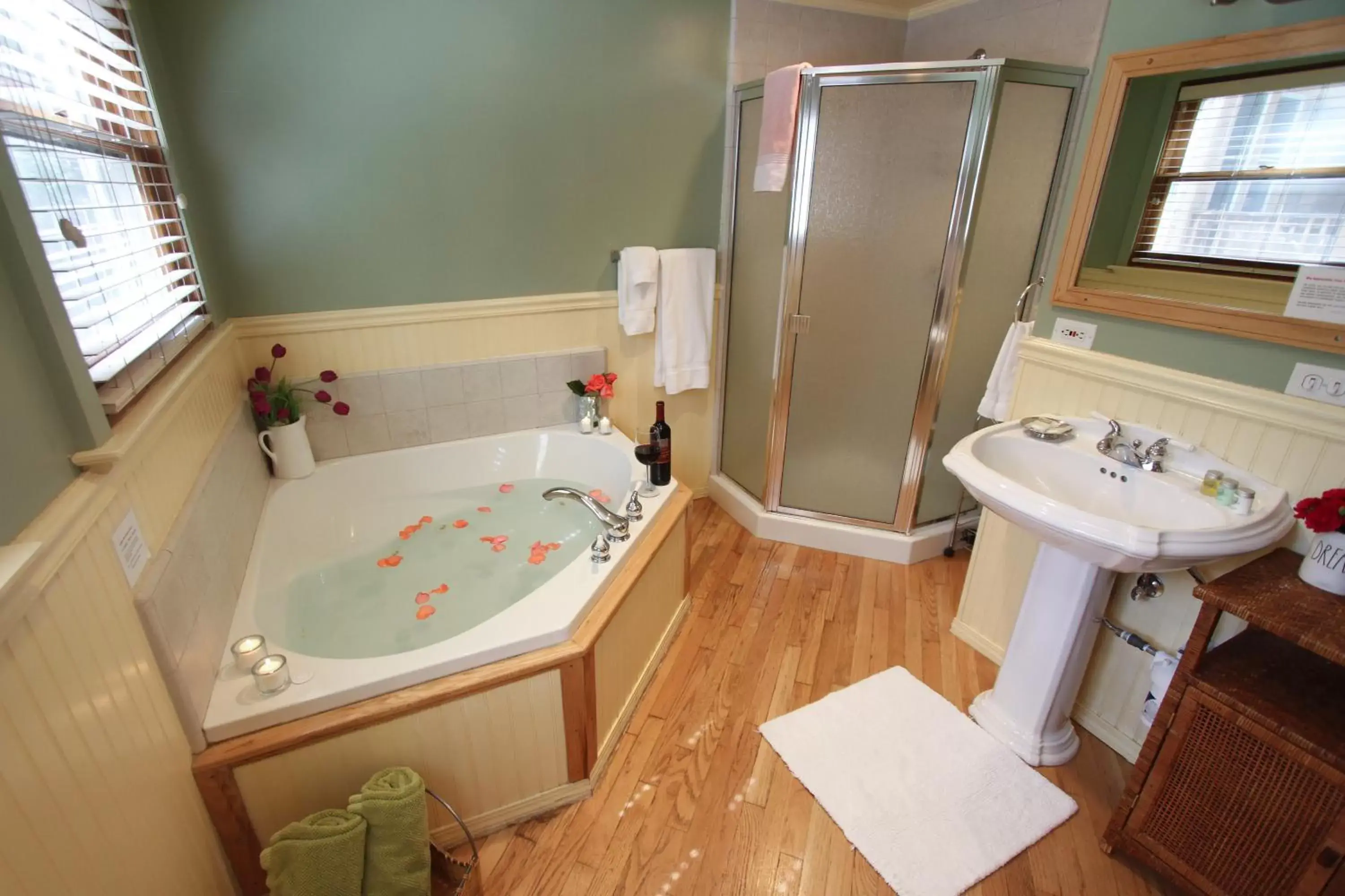 Bathroom in Elliott House Boutique Hotel