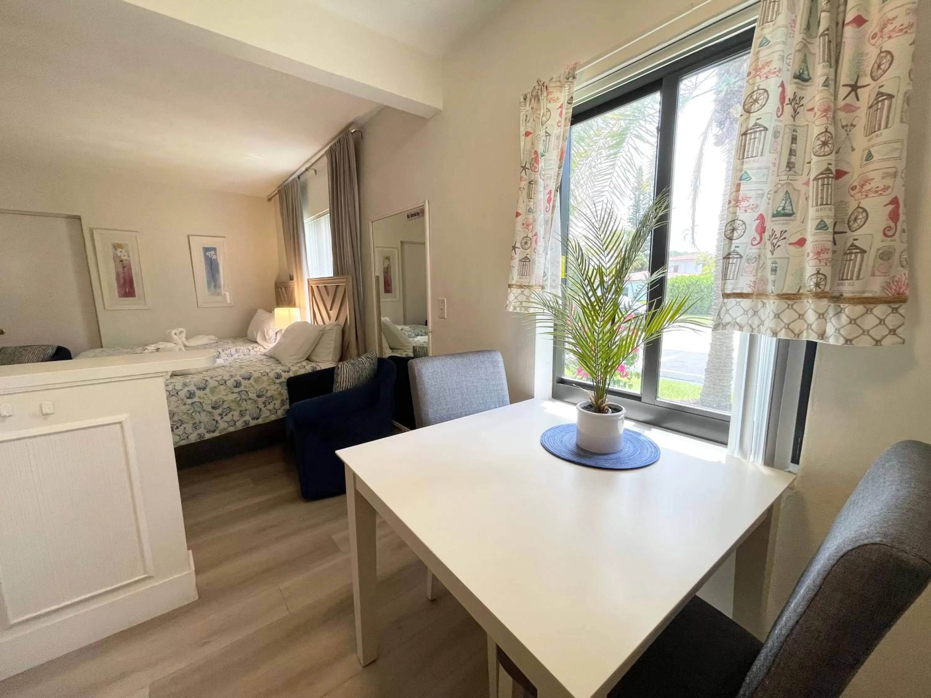 Bed in Tropic Isle Beach Resort